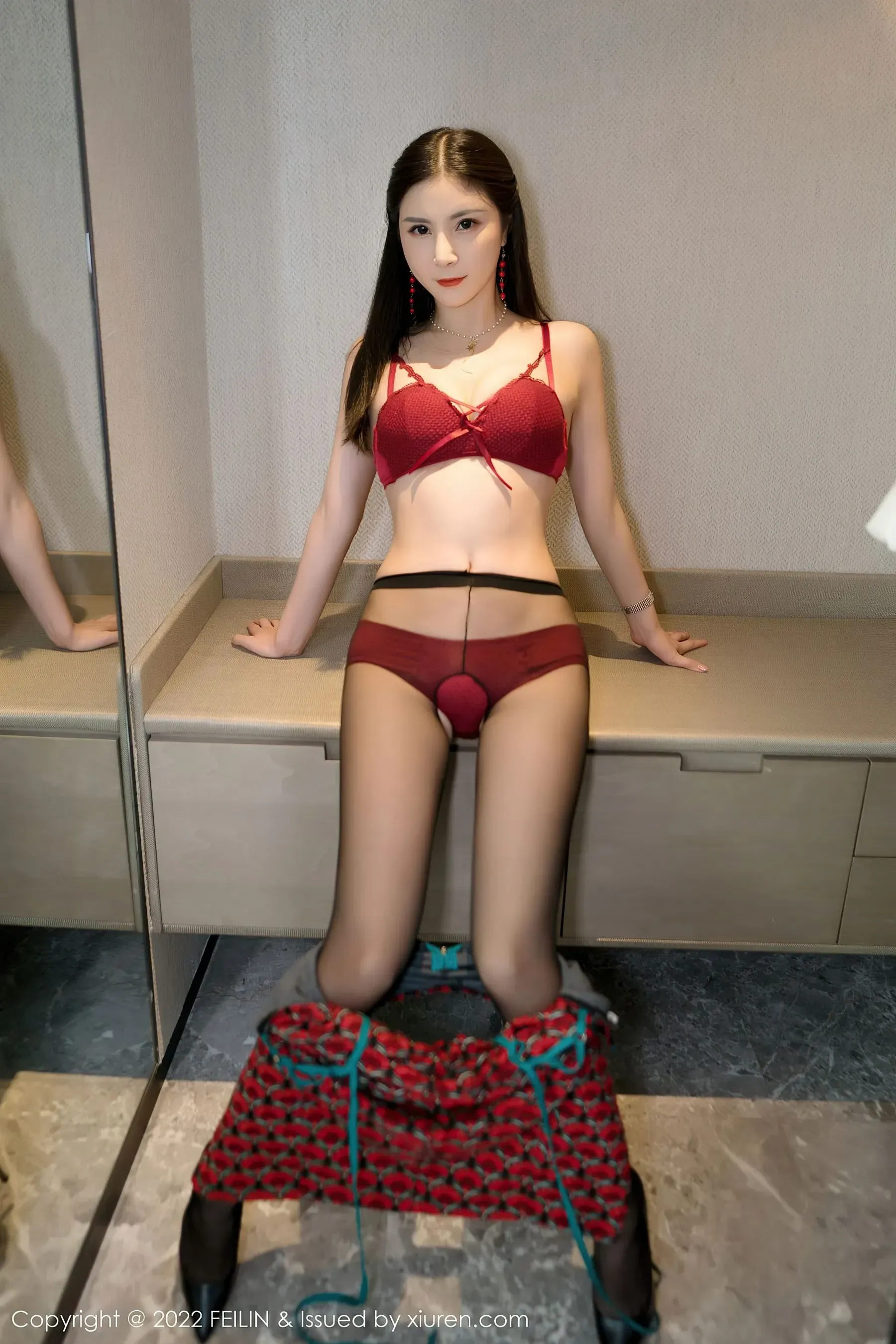 嗲囡囡 VOL.430 小蛮妖Yummy 吊带长裙黑丝美腿插图5