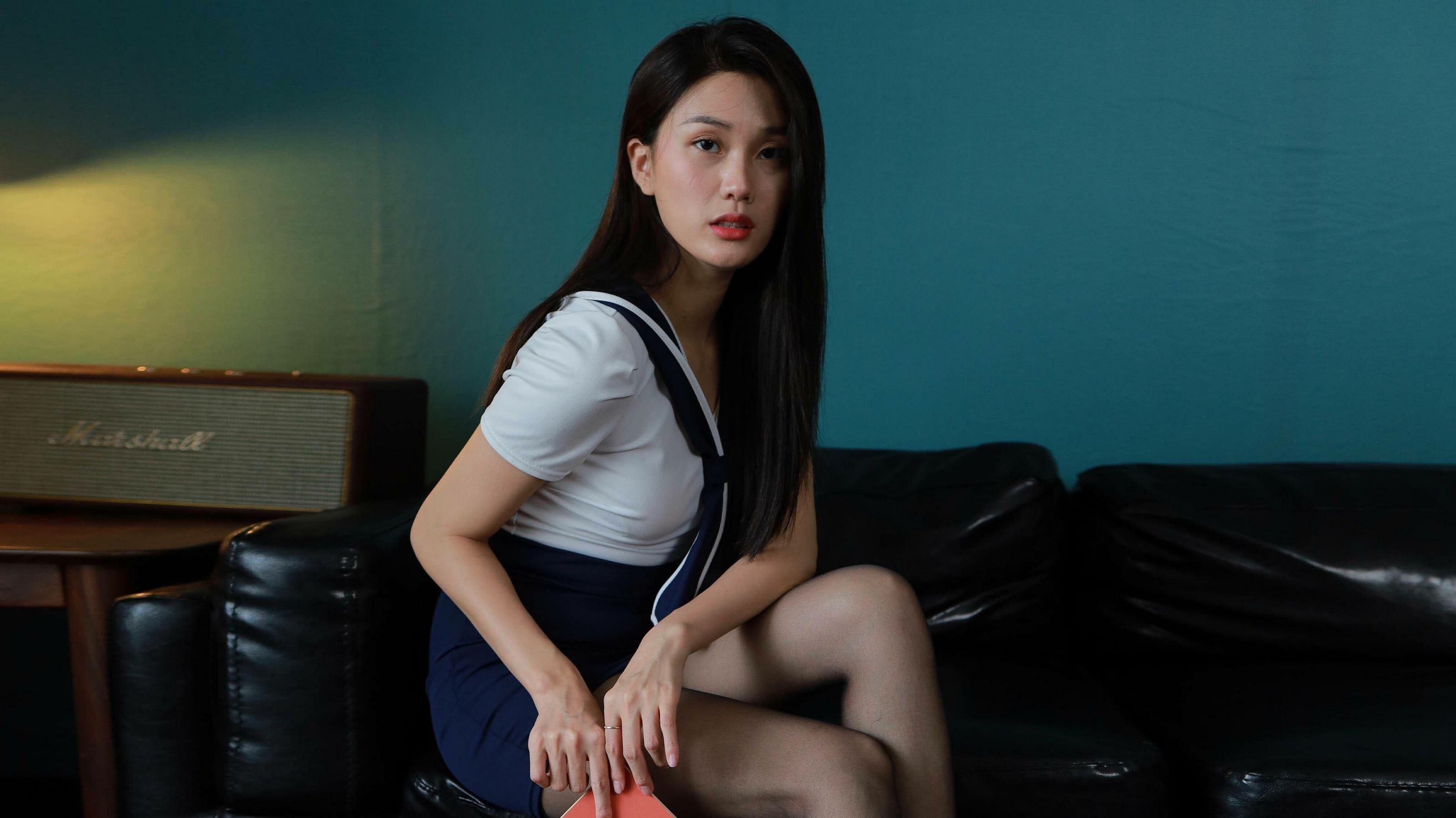 [IESS异思趣向] 丝享家 802：羽西《沙发上的黑丝》-奶仔圈