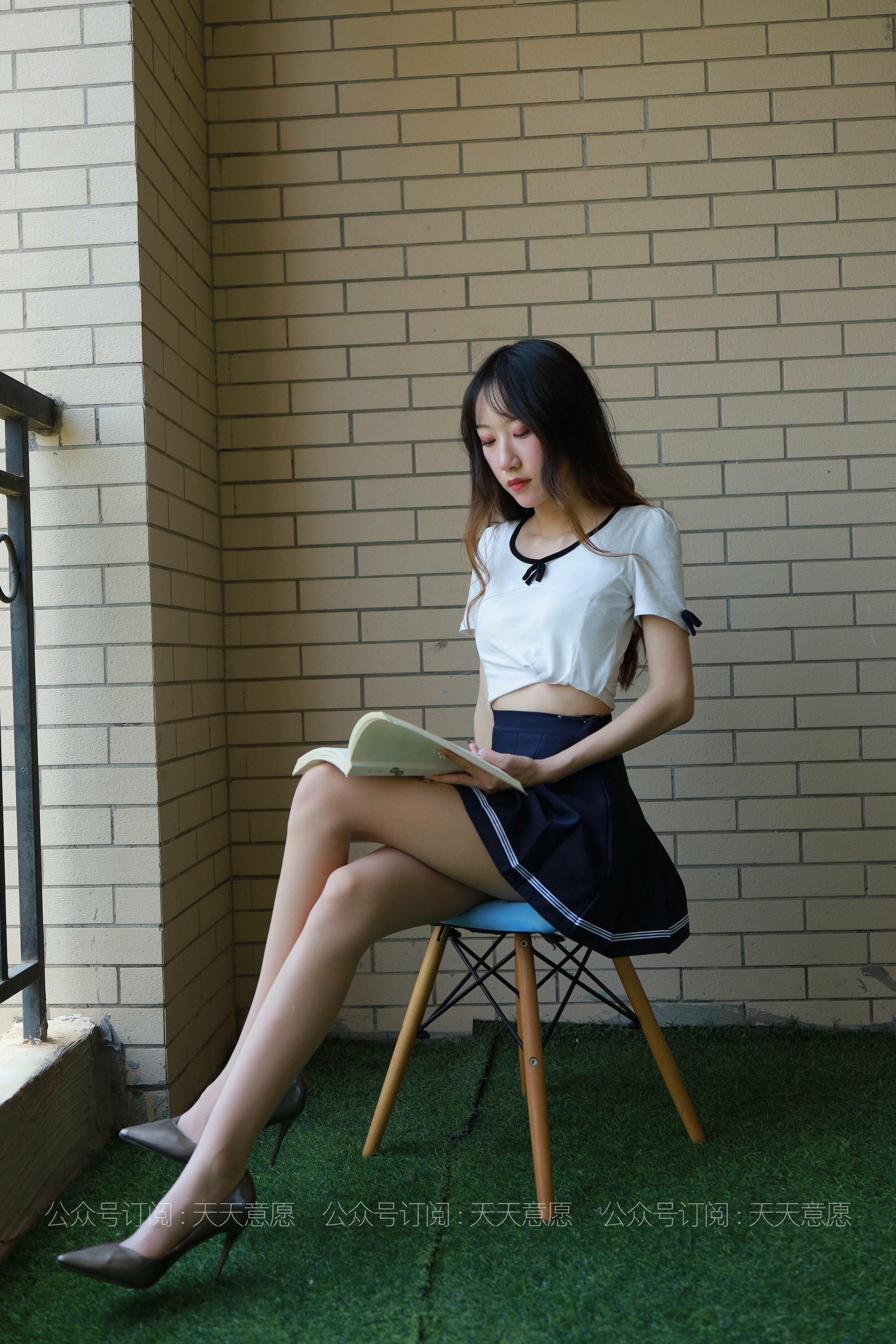 [IESS异思趣向] 丝享家 823：怡怡《长腿少女 新人报道》 丝袜美腿套图_第4张