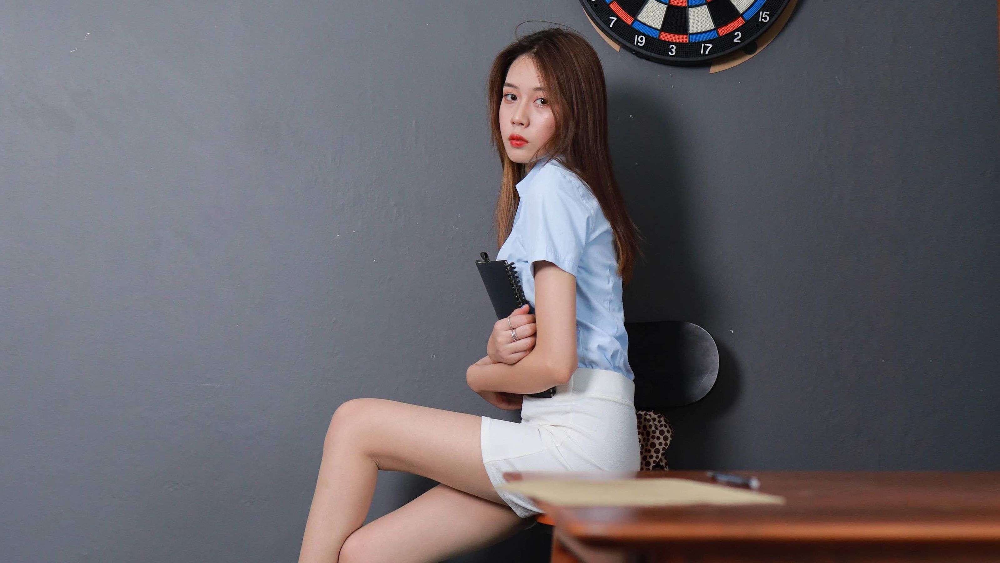 [IESS异思趣向] 丝享家 825：西瓜《能干的长腿秘书》 丝袜美腿套图-奶仔圈