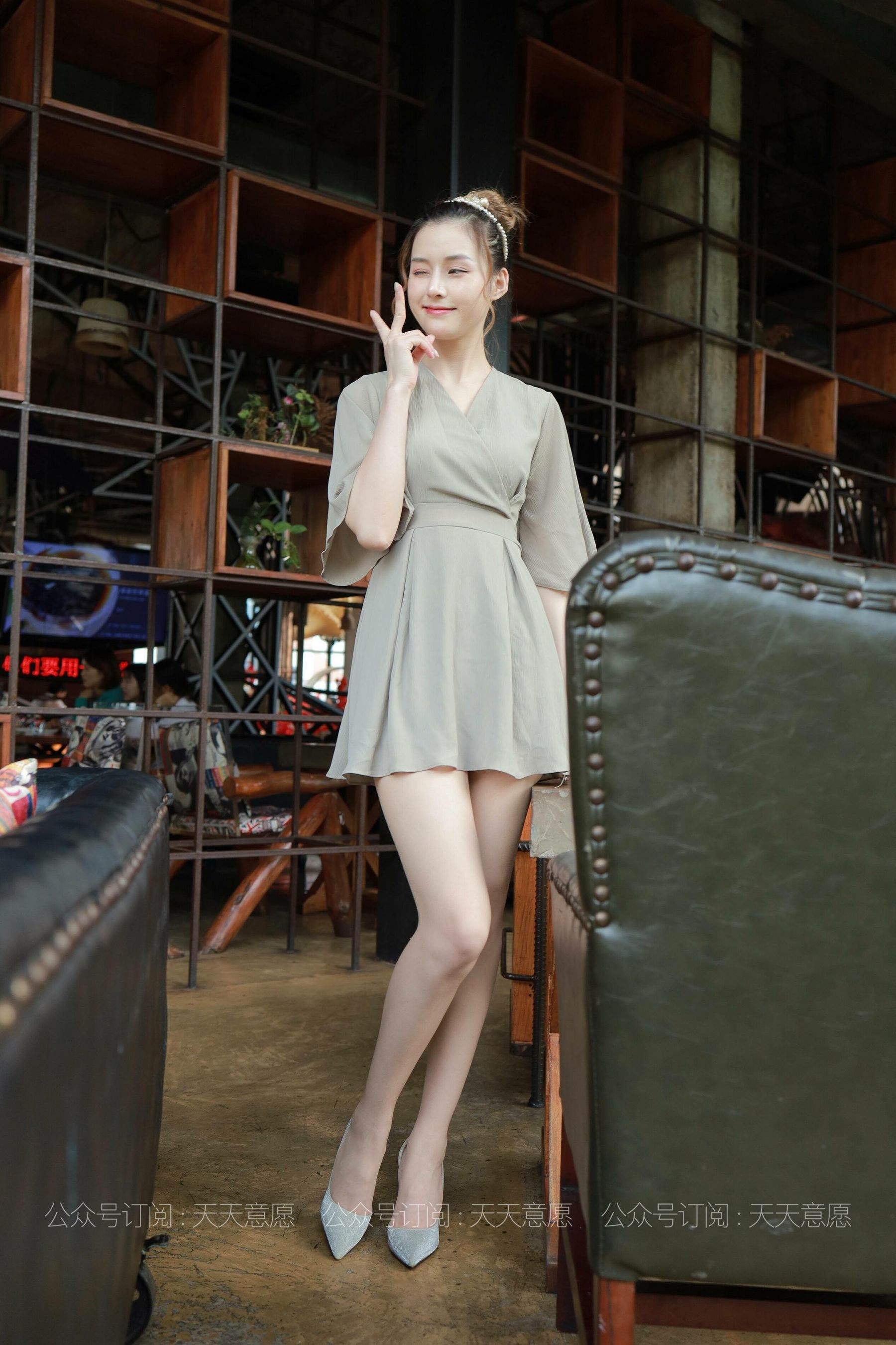 [IESS异思趣向] 丝享家 832：九妹《可甜可盐大长腿》 丝袜美腿套图_第2张