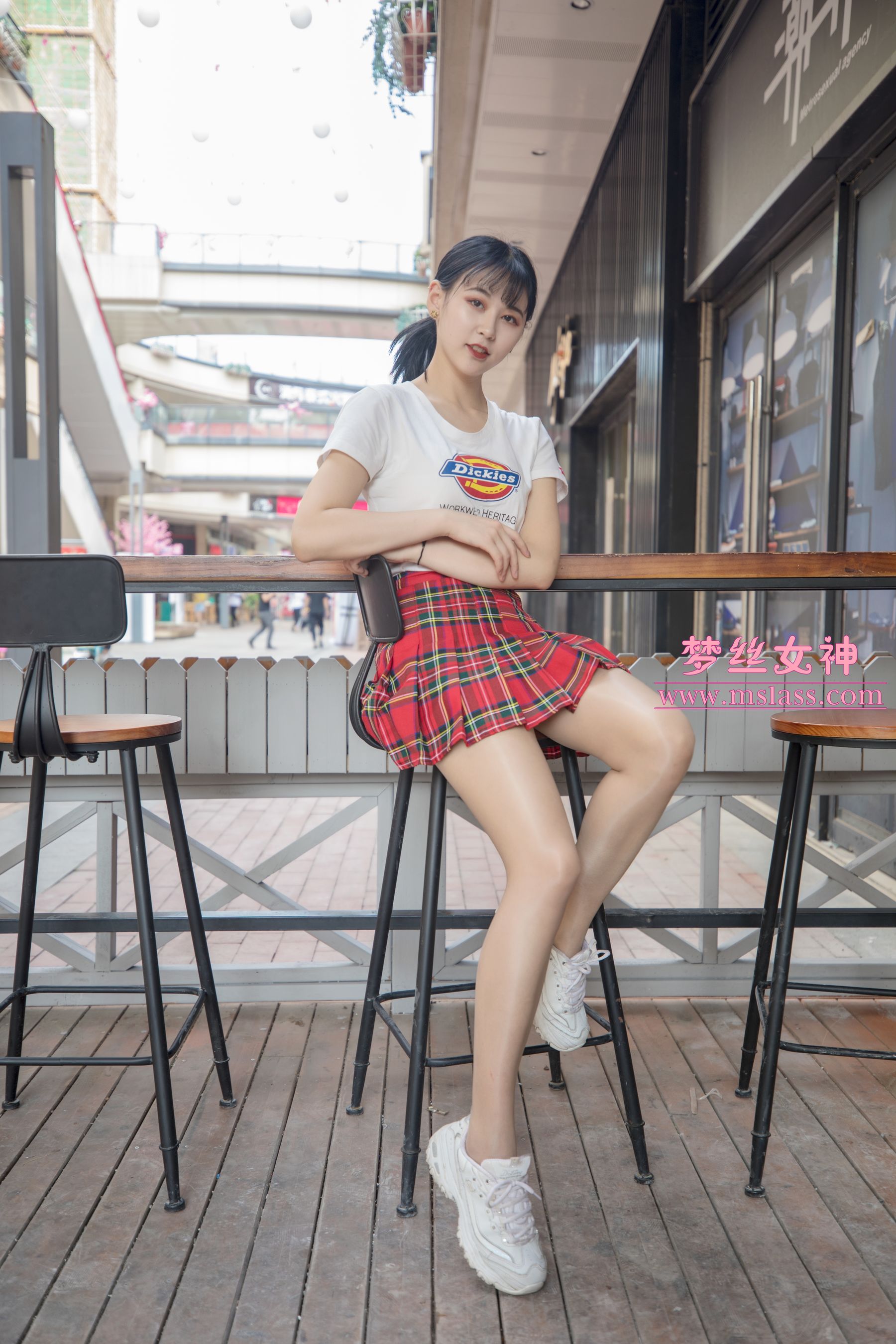 [梦丝女神MSLASS]  可岚 油光丝袜的少女_第5张