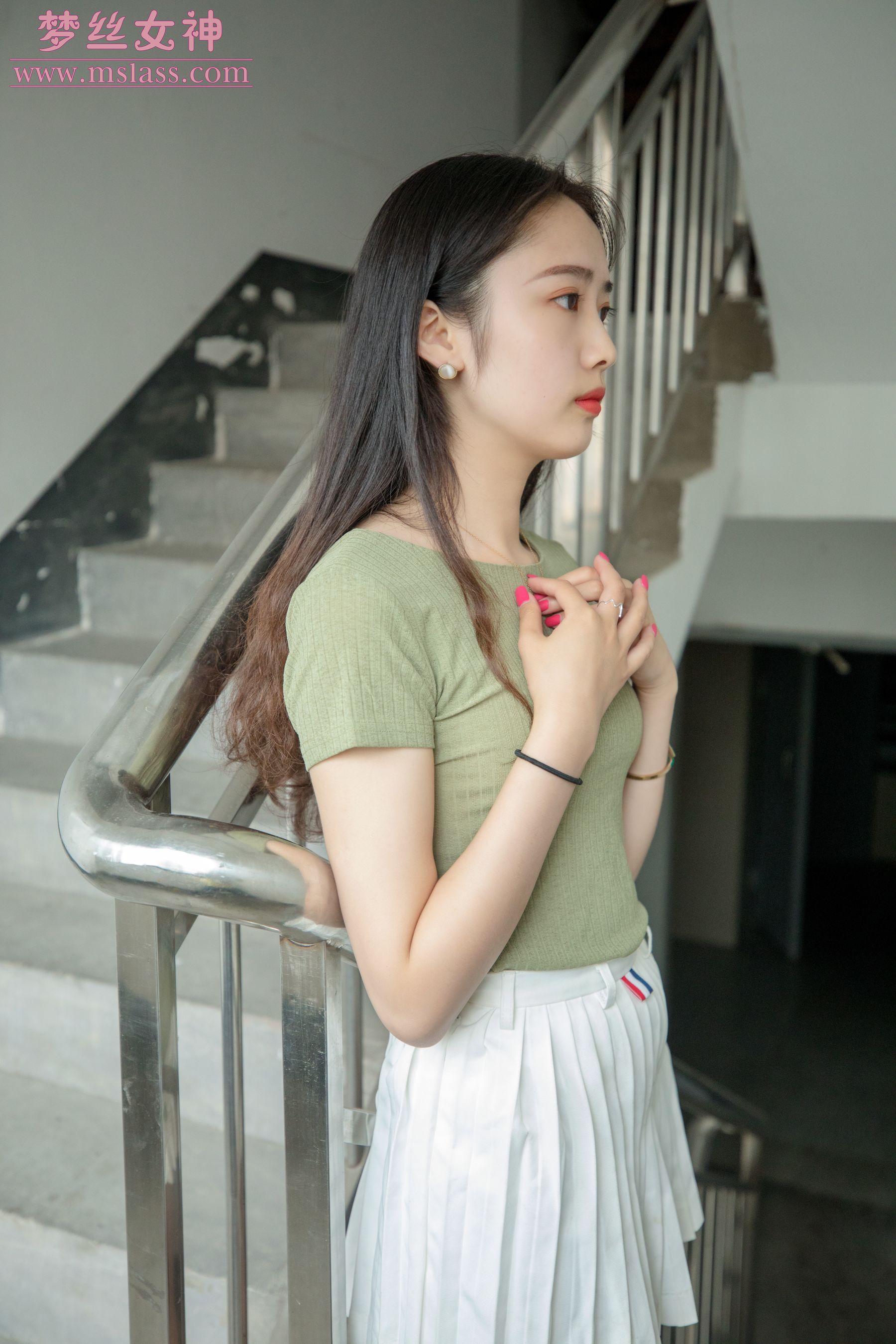 [梦丝女神MSLASS]  柳儿 侧颜太美的小姐姐_第3张