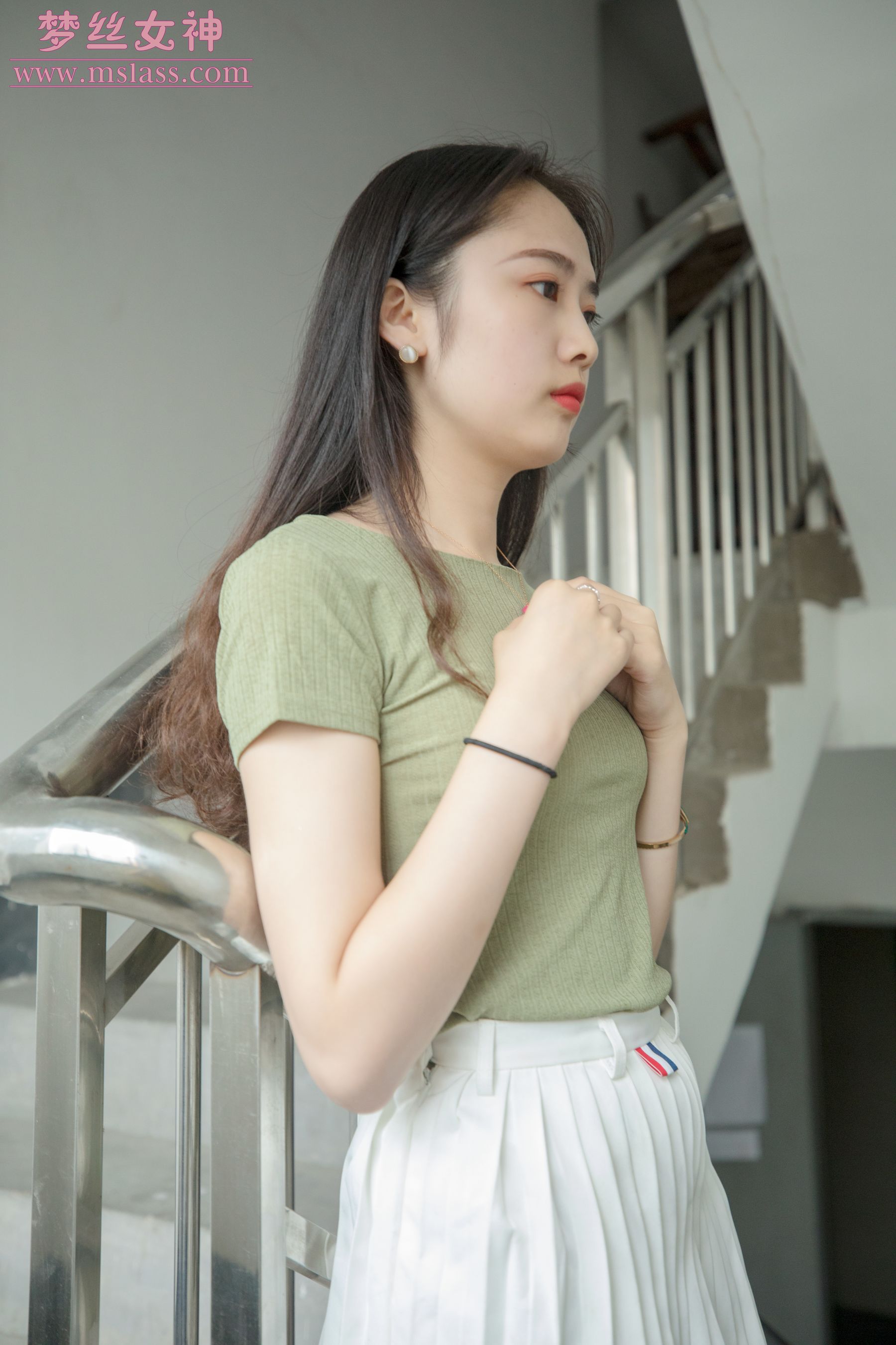 [梦丝女神MSLASS]  柳儿 侧颜太美的小姐姐_第4张