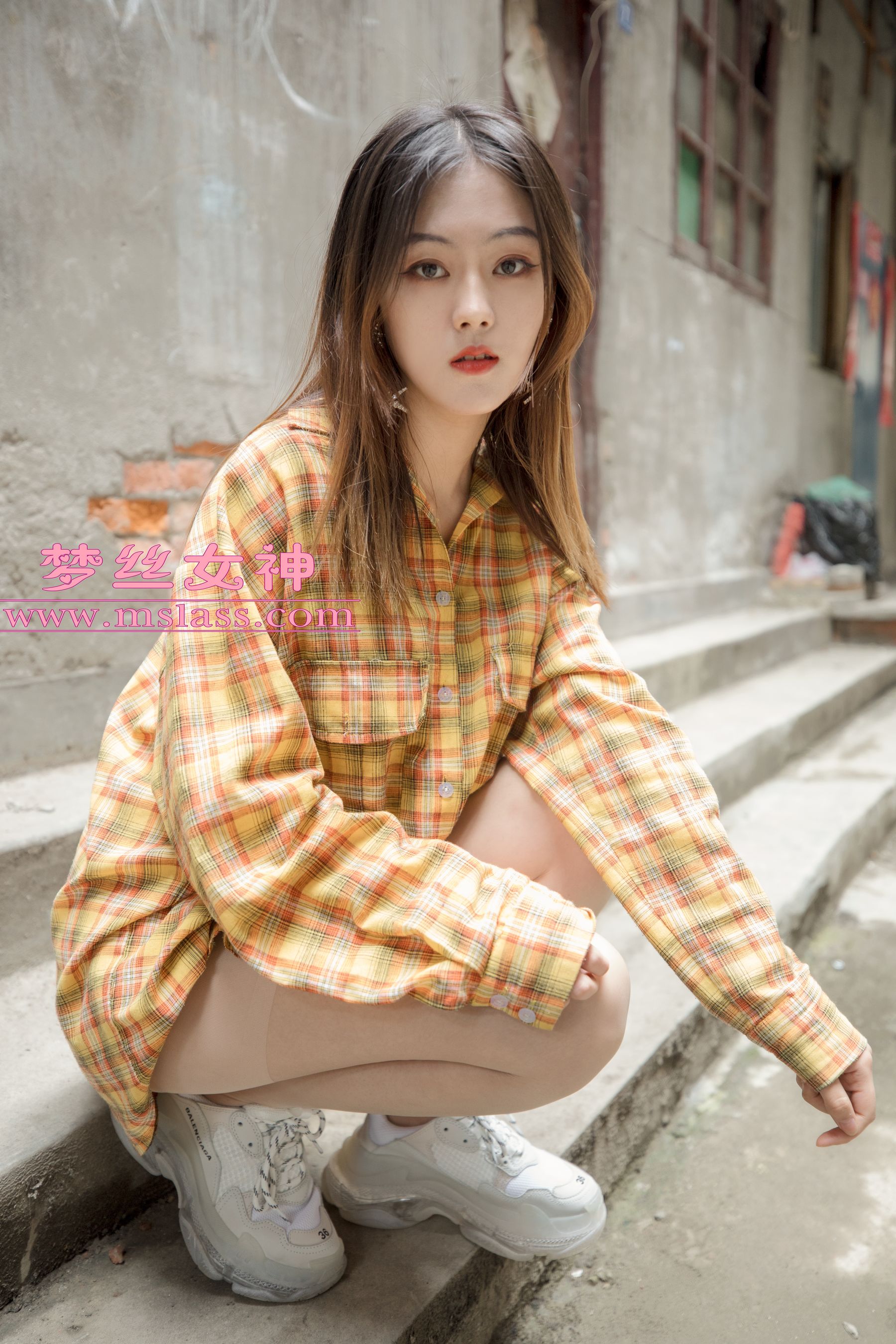 [梦丝女神MSLASS]  梦素 复古楼的性感美-奶仔圈