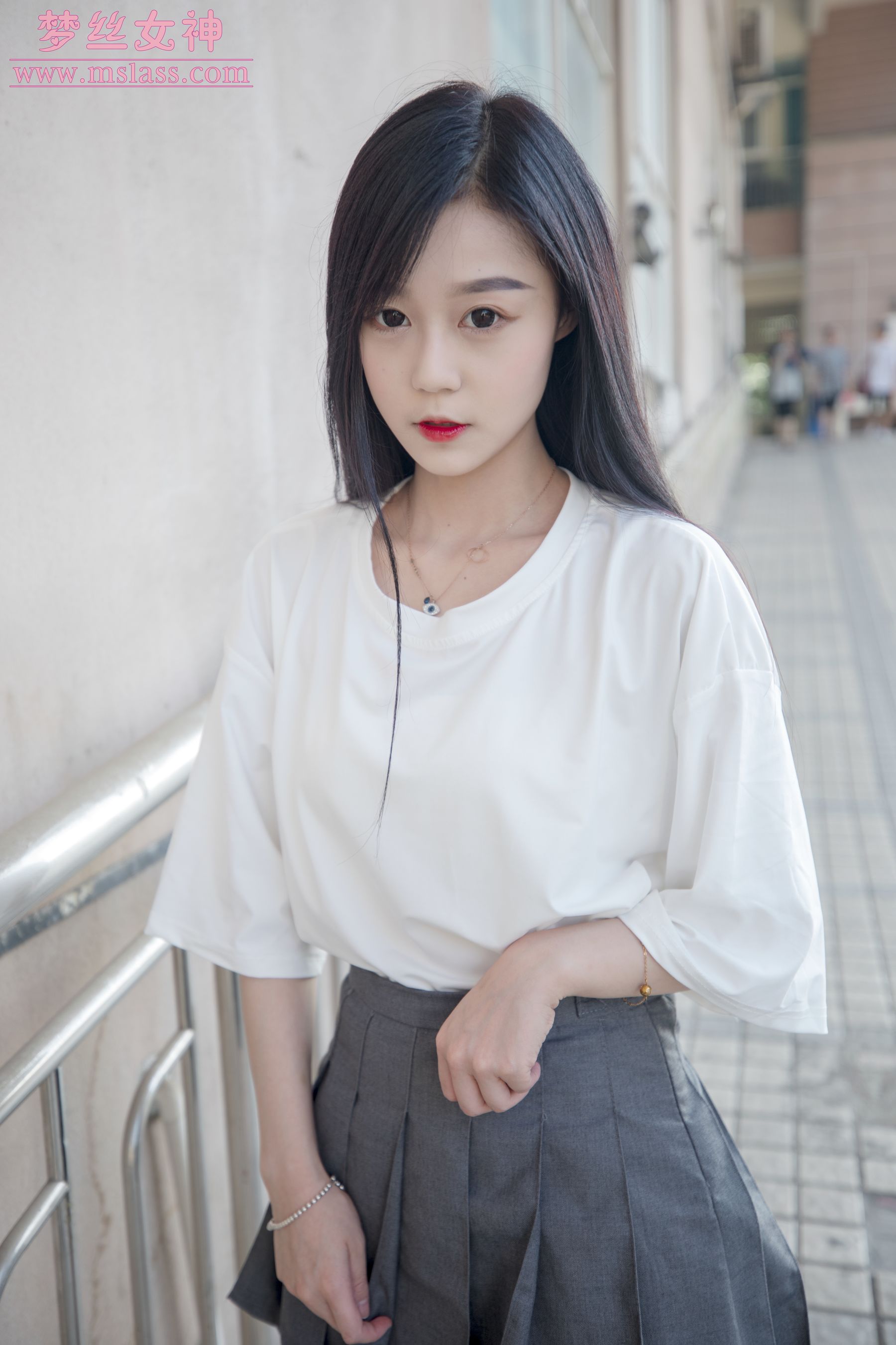 [梦丝女神MSLASS]  灵灵 甜静的明星脸_第2张