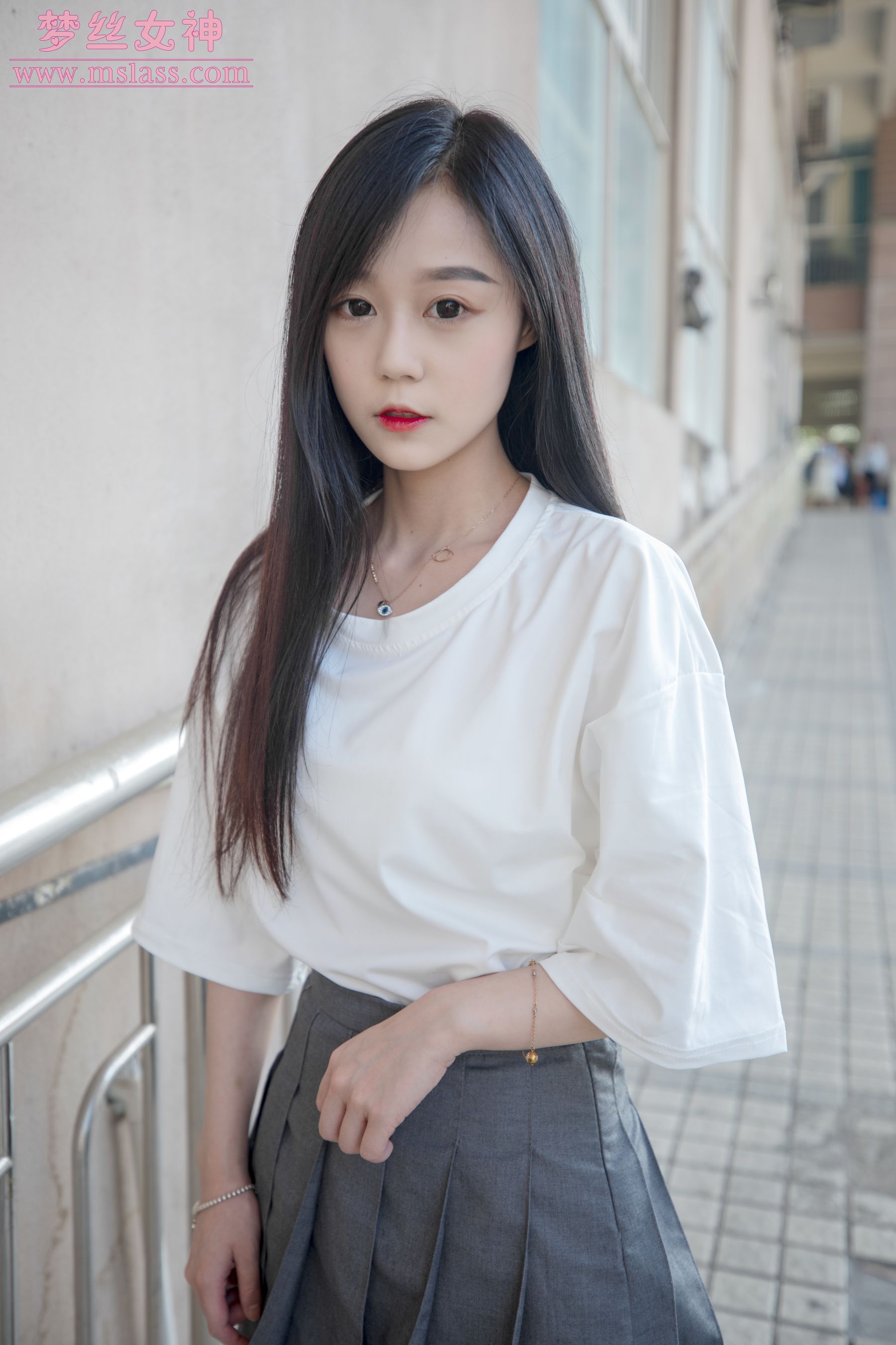 [梦丝女神MSLASS]  灵灵 甜静的明星脸_第5张