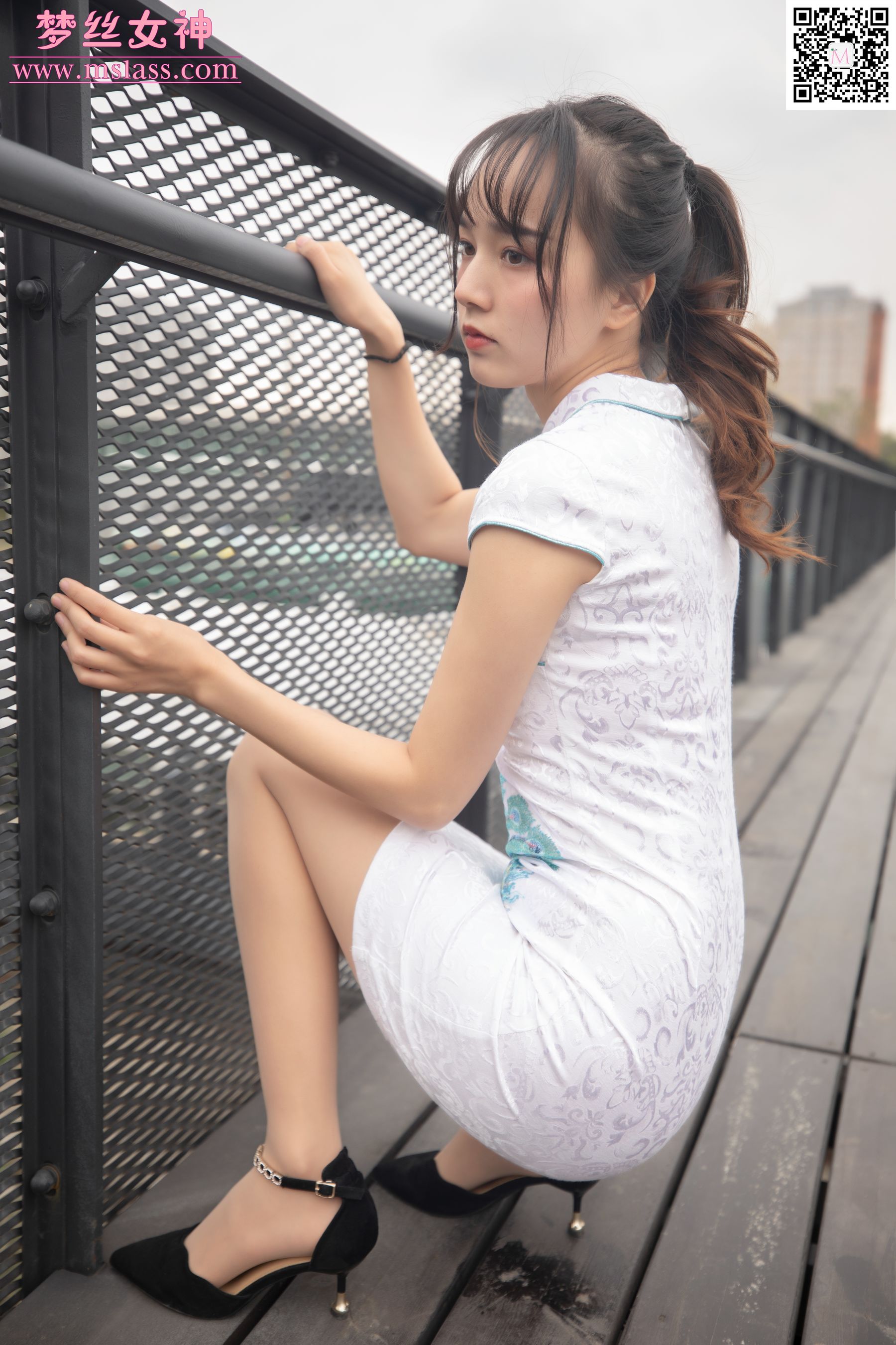 [梦丝女神MSLASS]  玥玥 工业区的旗袍_第4张
