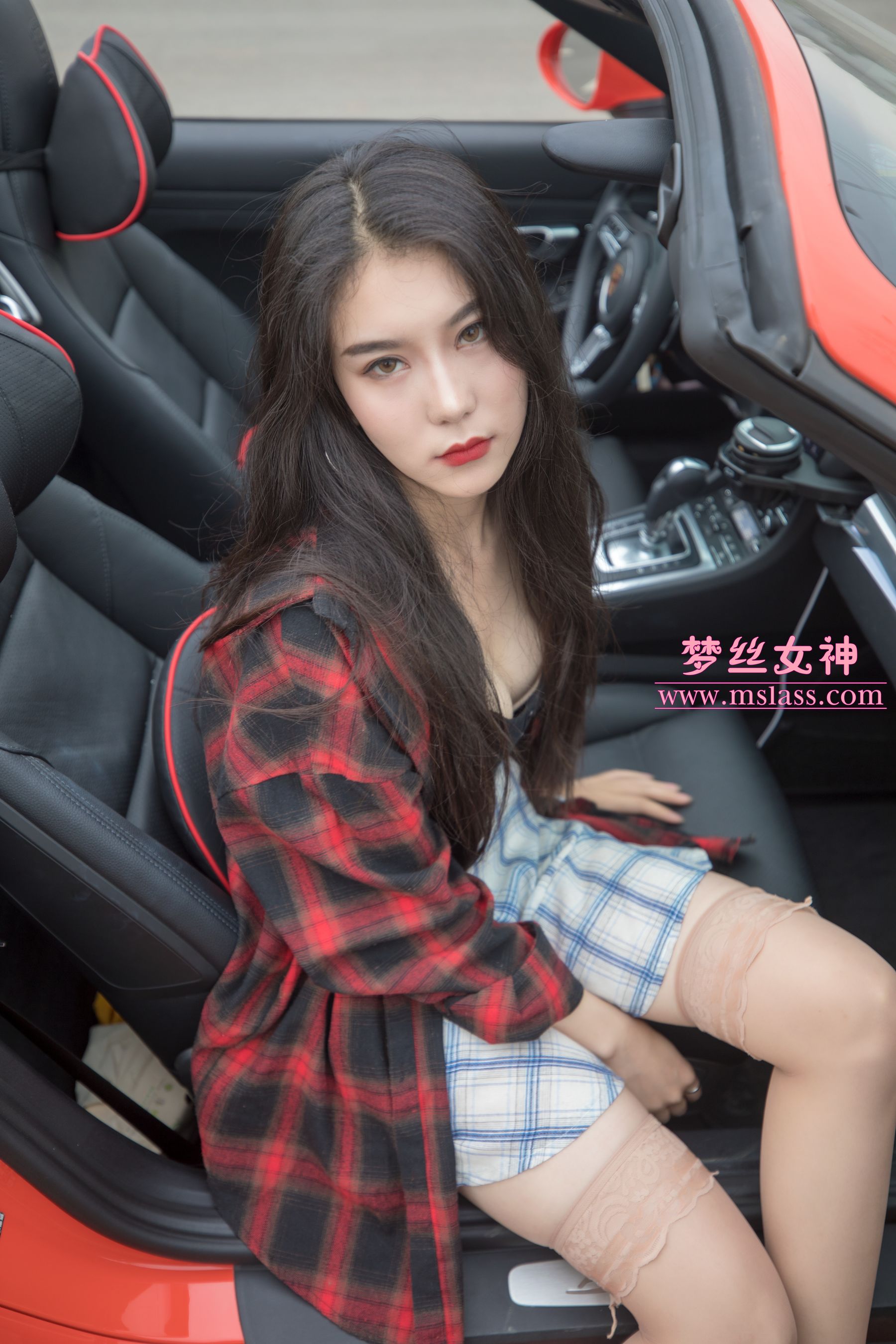 [梦丝女神MSLASS]  苏安希 跑车丝袜女神_第2张