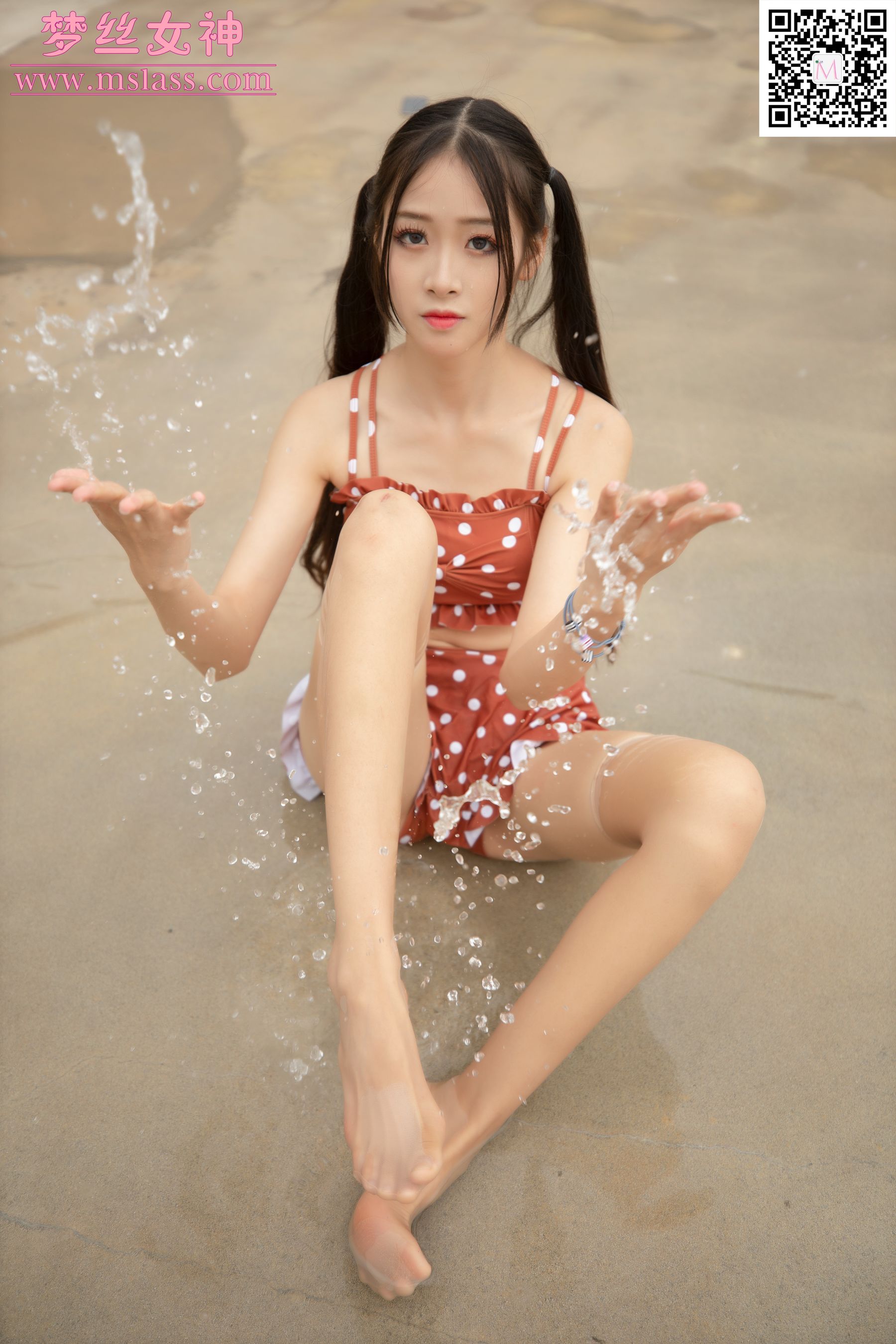[梦丝女神MSLASS]  诗琪 泳池派对_第2张