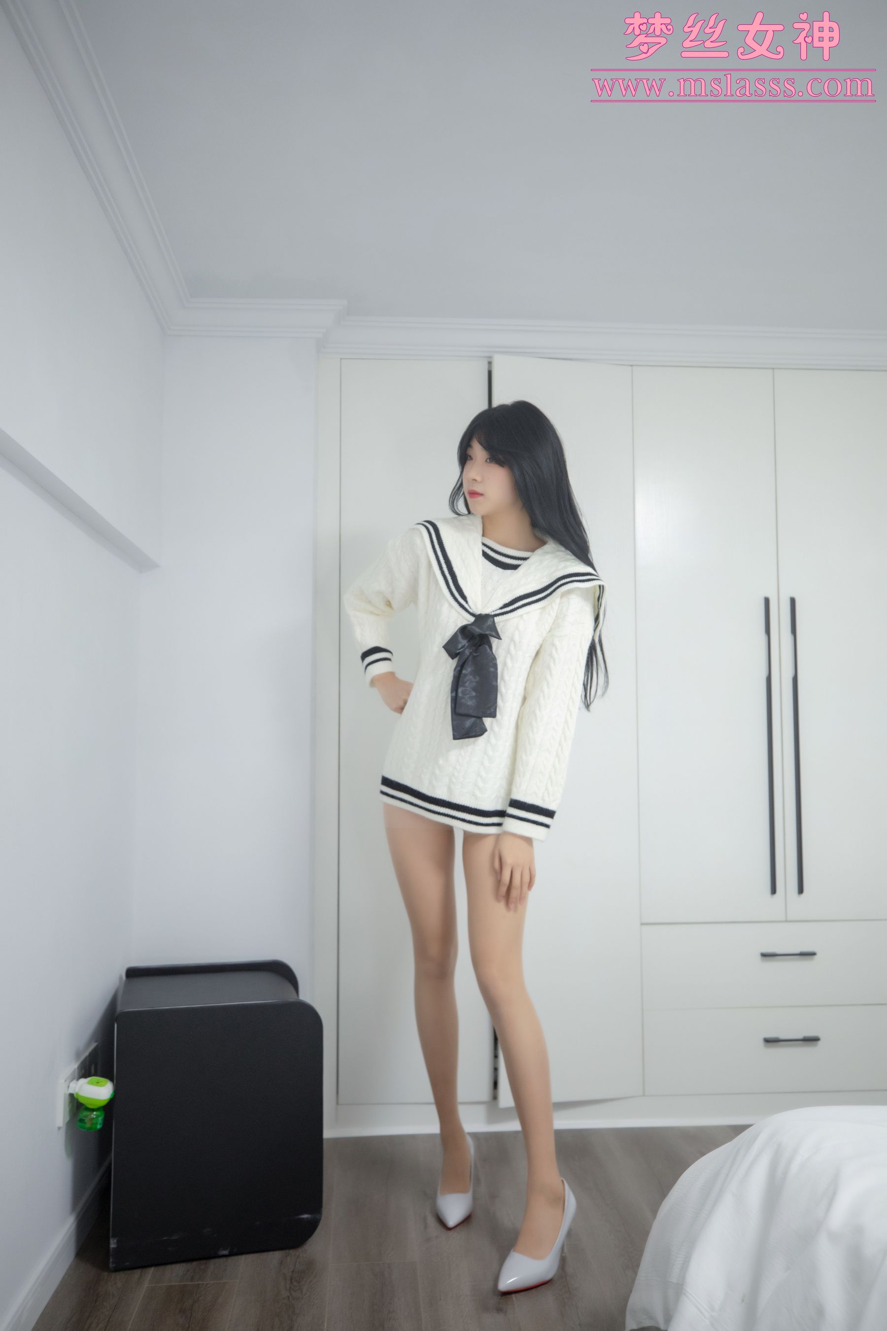 [梦丝女神MSLASS] 韩飞儿 白衣大长腿-奶仔圈