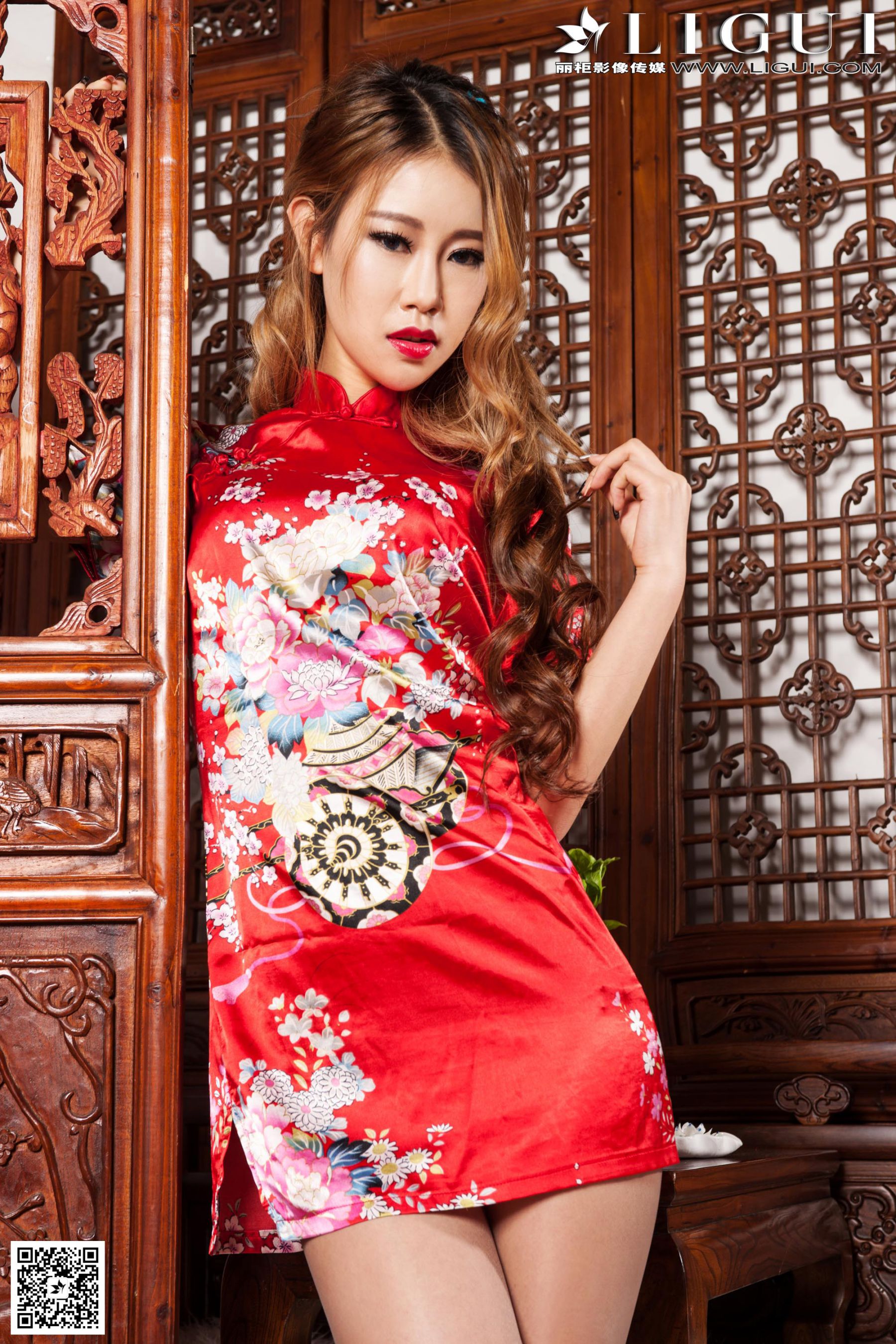Model 语寒《新年旗袍丝足高跟》上下全集 [丽柜LiGui] 美腿玉足写真图片-奶仔圈