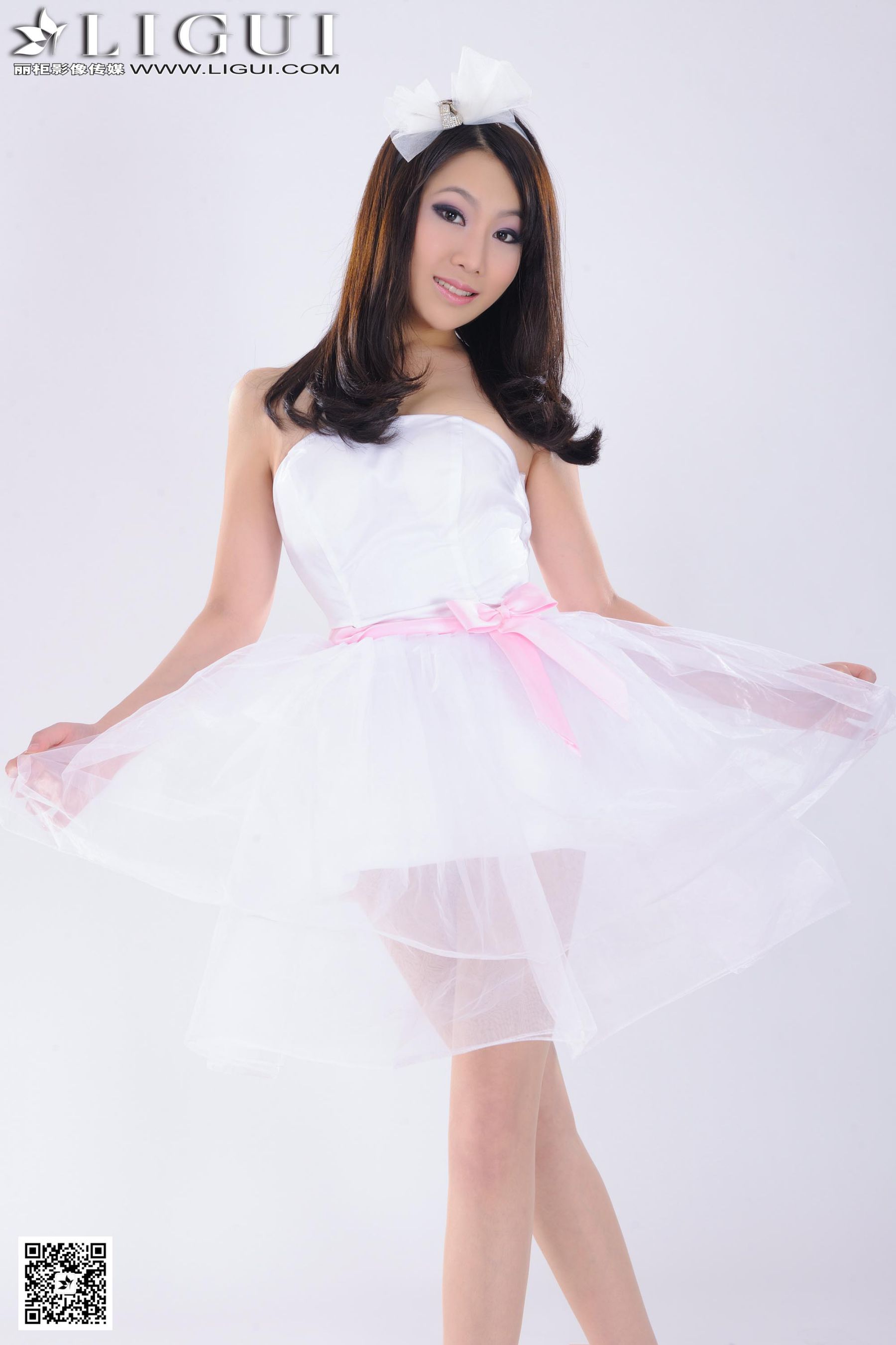 Model 文静《婚纱美女丝足高跟》[丽柜LiGui] 美腿玉足写真图片-奶仔圈