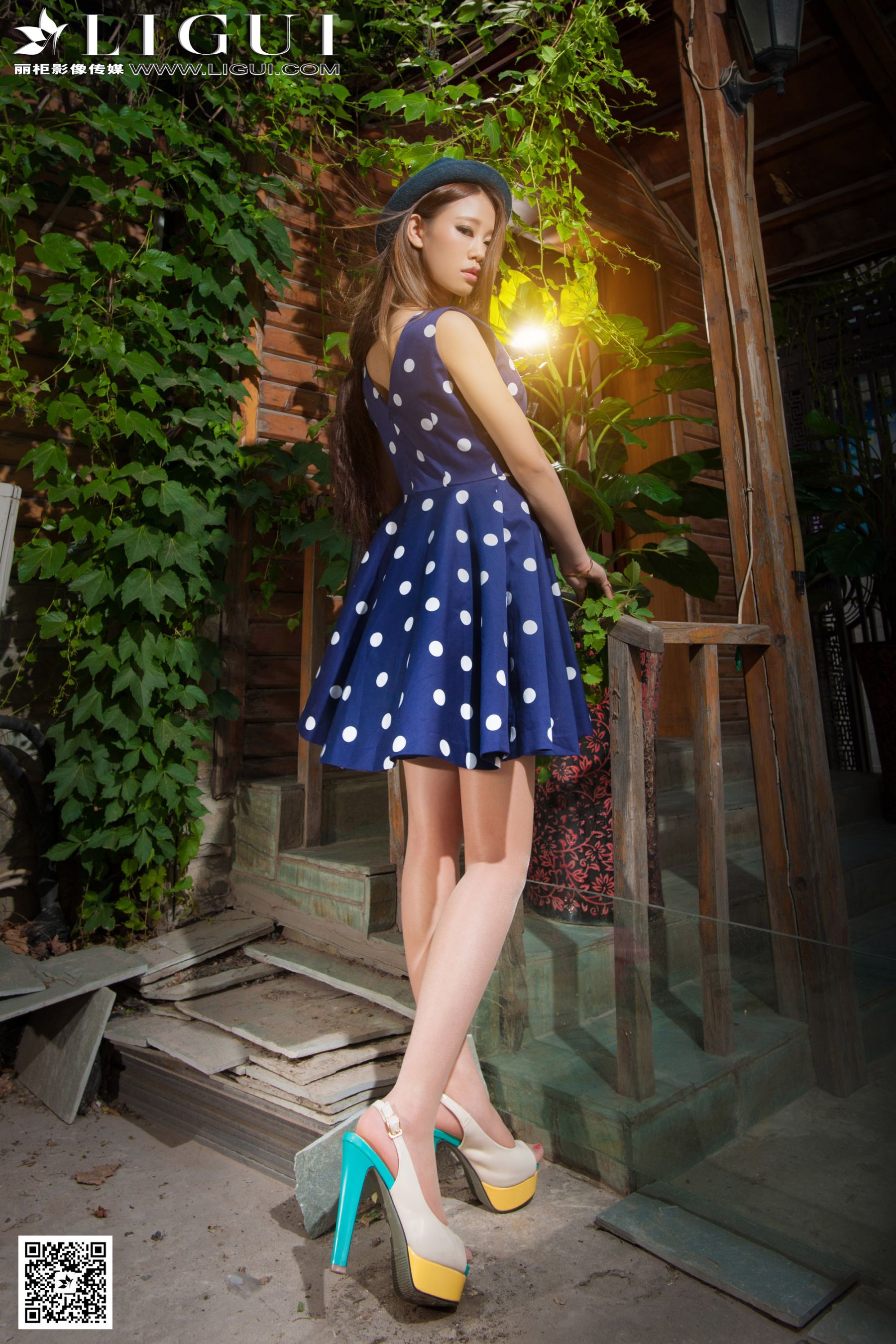 Model 语寒《街拍时尚连衣裙长腿女神》 [丽柜LiGui] 美腿玉足写真图片-奶仔圈