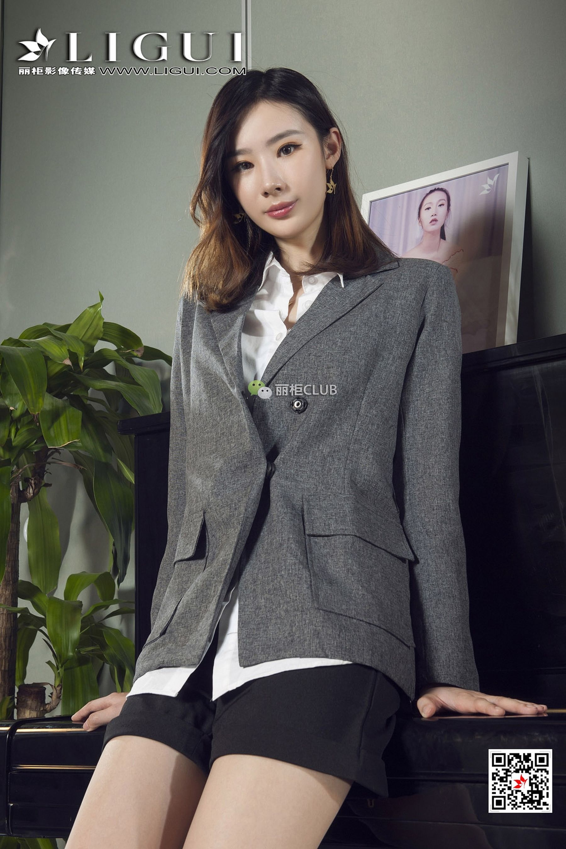 Model 刘镗《办公室肉丝袜美腿丝足》 [丽柜Ligui]_第4张