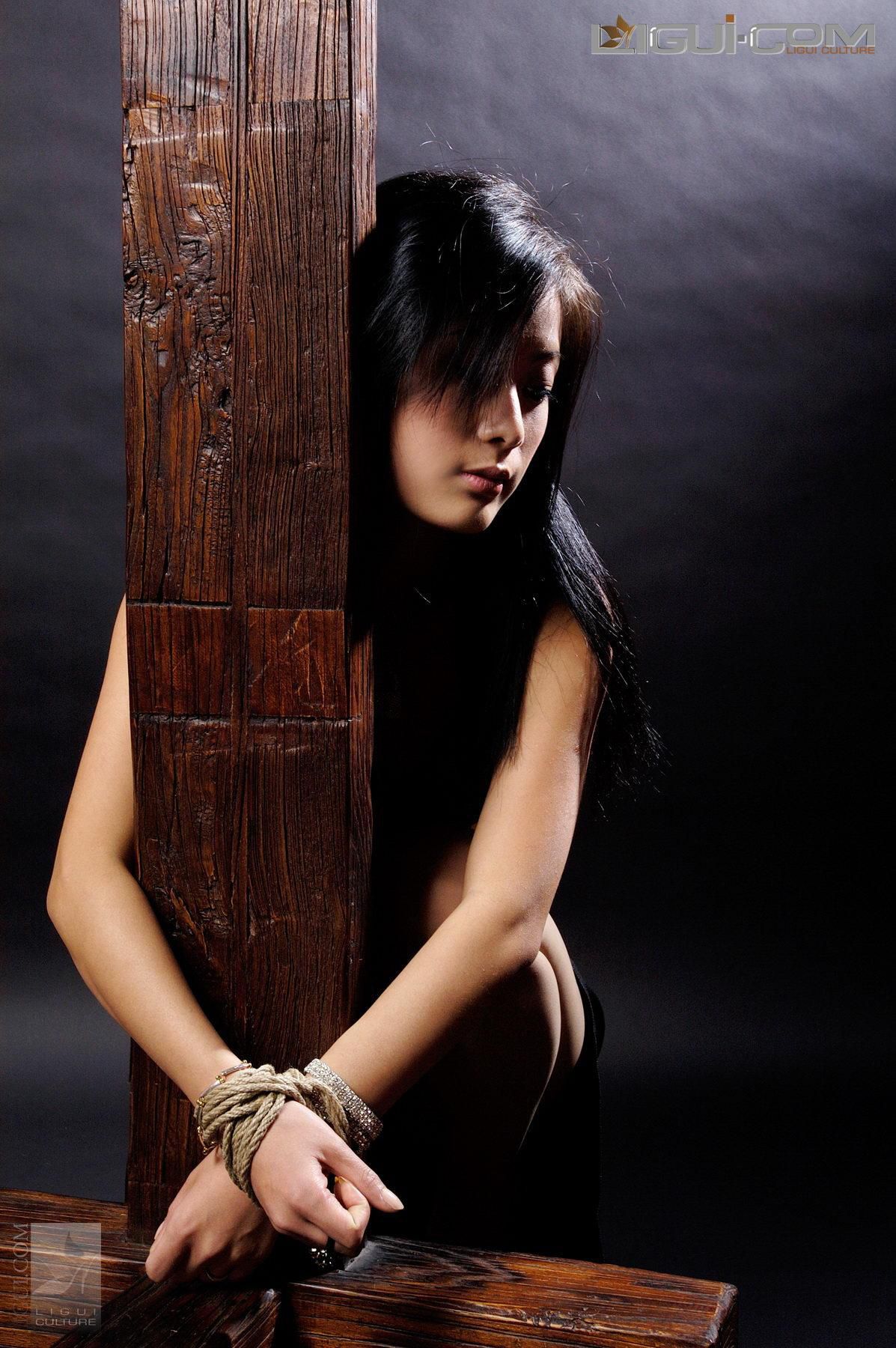 [丽柜美束LiGui] Model Saya《十字架的绳艺捆绑》 丝足写真图片-奶仔圈