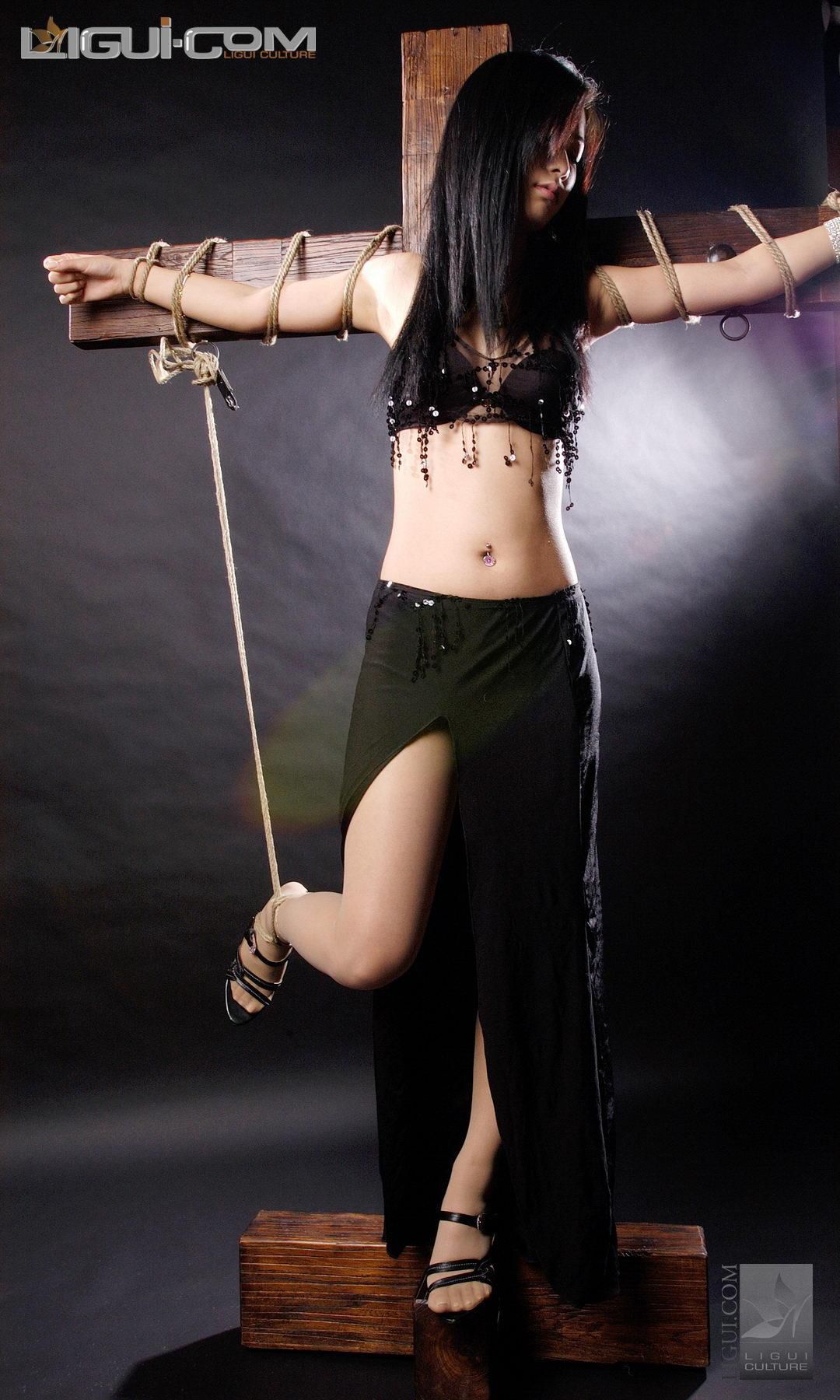 [丽柜美束LiGui] Model Saya《十字架的绳艺捆绑》 丝足写真图片_第5张