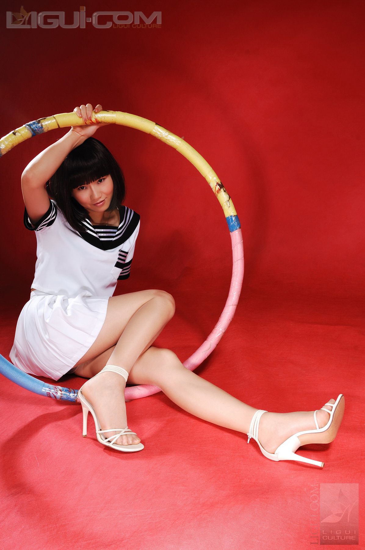 Model 由美《可爱学生妹锻炼时秀丝袜》 [丽柜LiGui] 丝足写真图片-奶仔圈