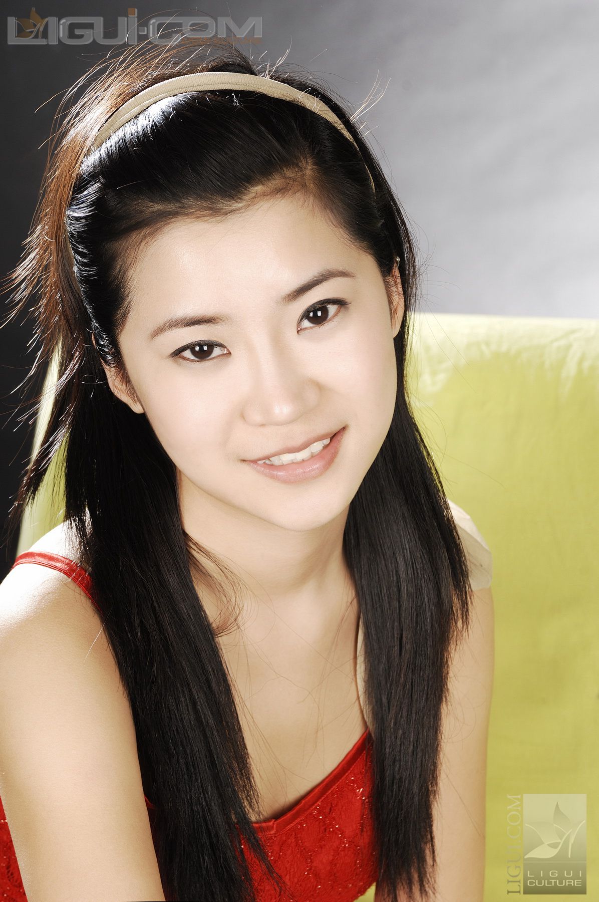 Model 卡鲁鲁《俏皮可爱小美女伊贺流袜堵式束缚》 [丽柜美束LiGui] 丝足写真图片-奶仔圈