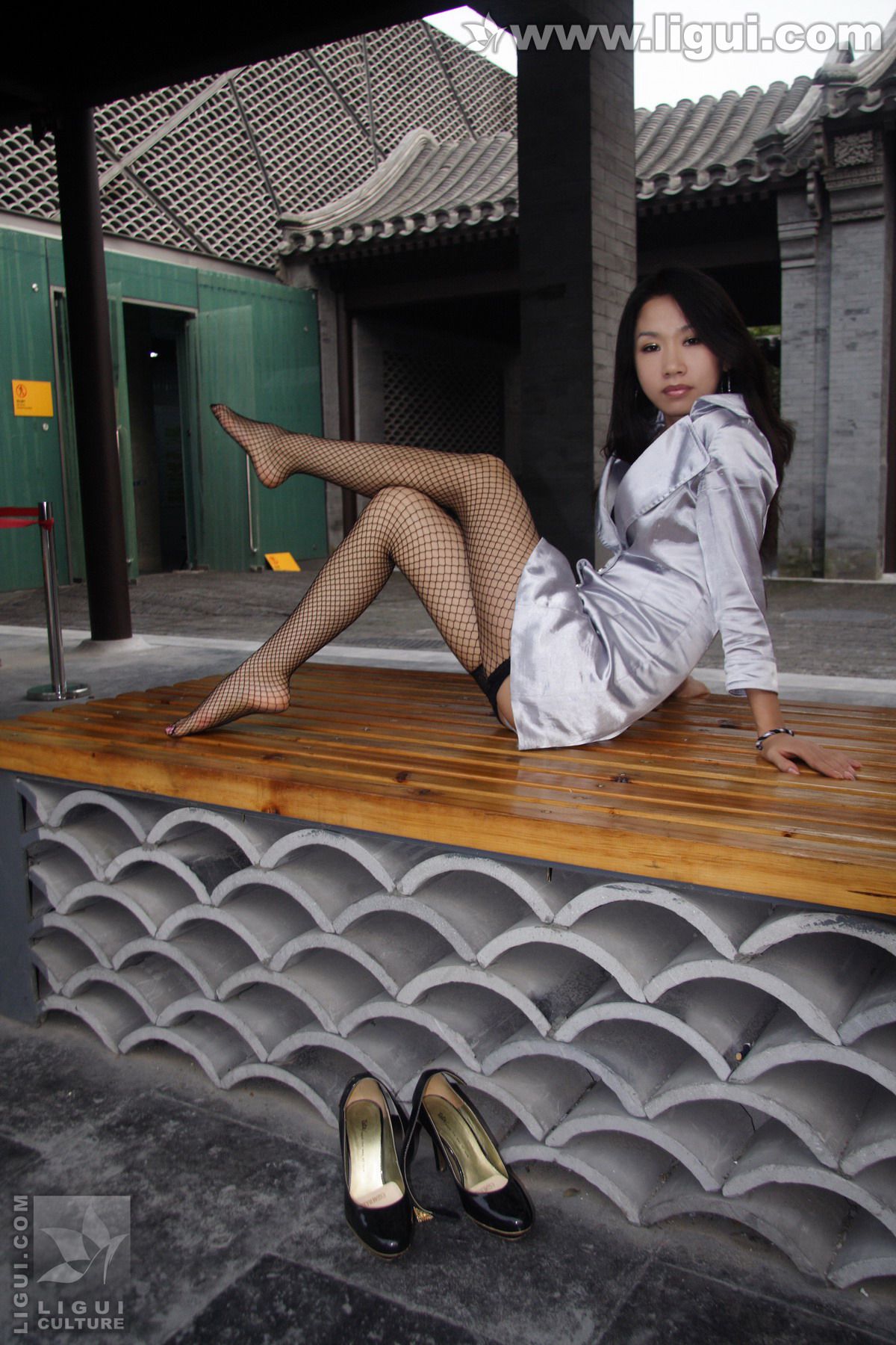 Model 海伦《奥运赛场与运动健儿比拼丝腿》 [丽柜LiGui] 美腿玉足写真图片_第2张