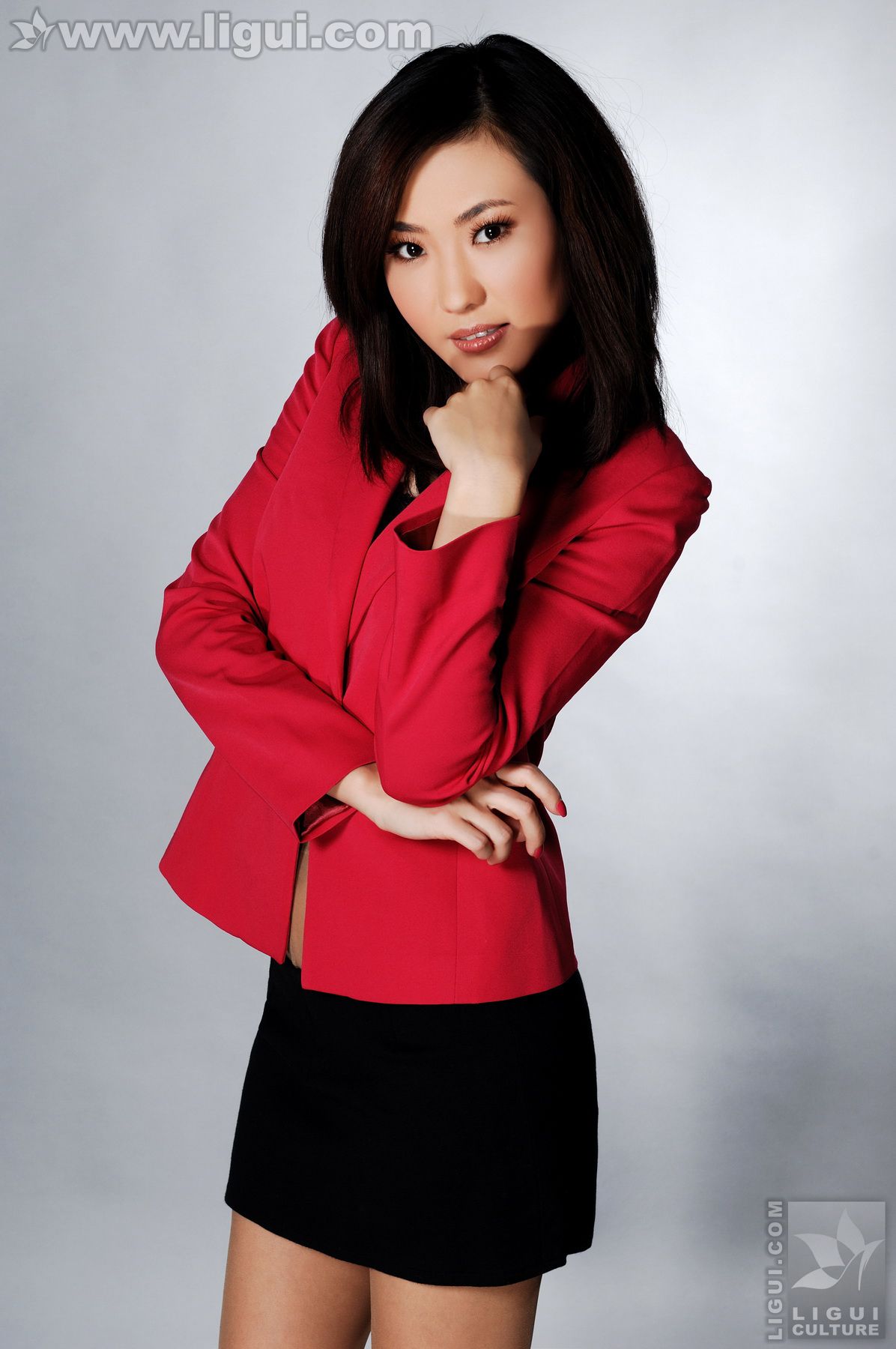 Model CoCo《职业装下的高跟魅力风姿》 [丽柜LiGui] 美腿玉足写真图片-奶仔圈