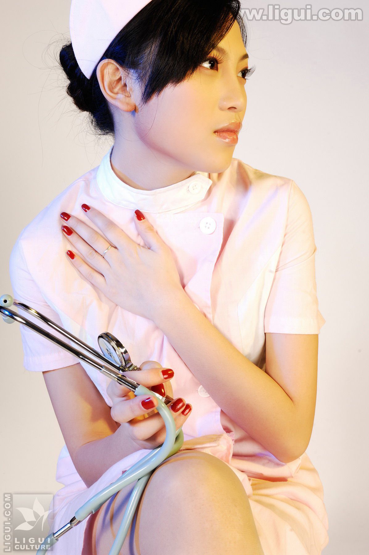 Model 左左《完美的护士情节》 [丽柜LiGui] 美腿玉足写真图片-奶仔圈