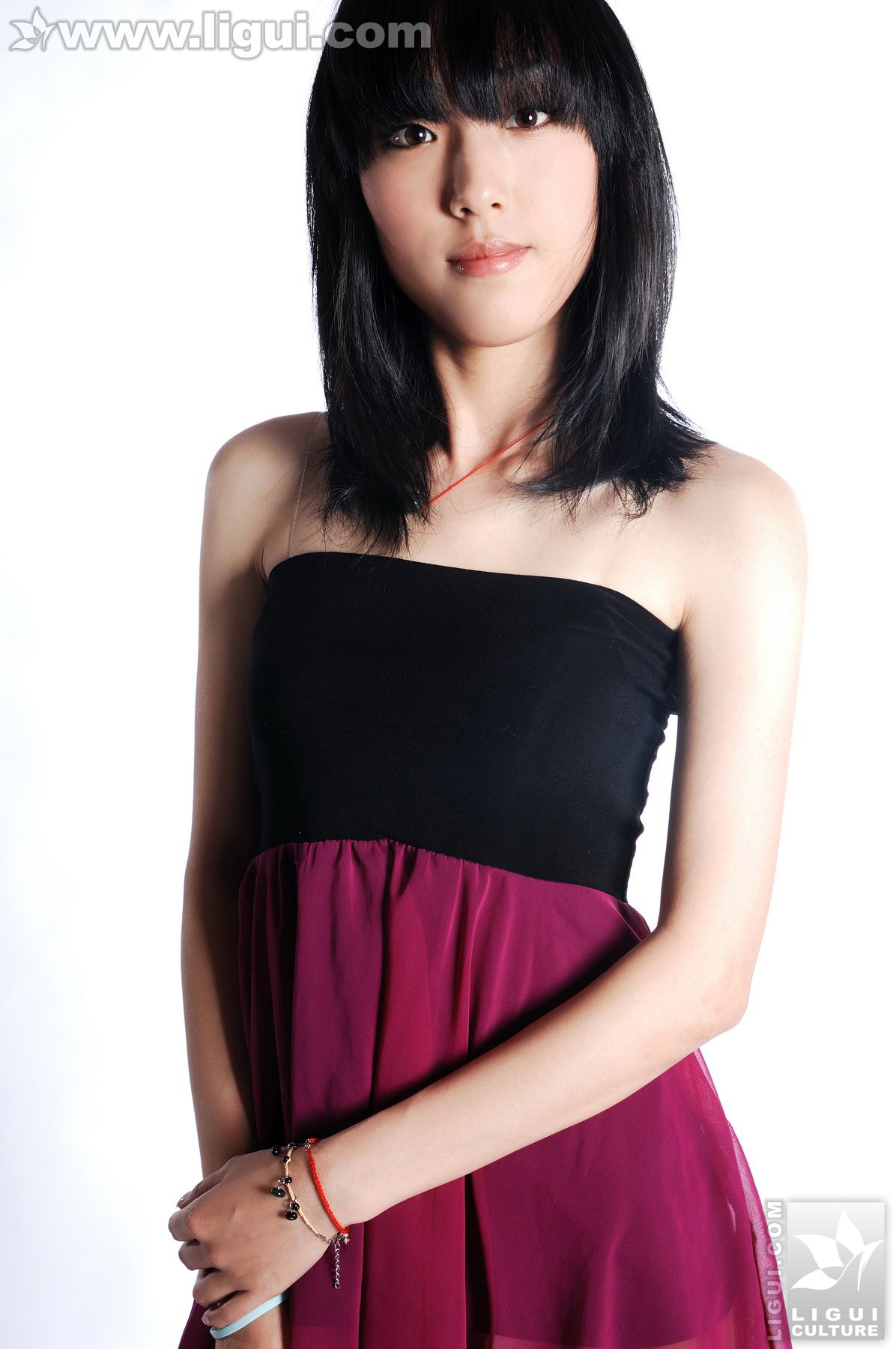 Model 吕莹嫒《顶级视觉的高跟大片》 [丽柜LiGui] 美腿玉足写真图片-奶仔圈