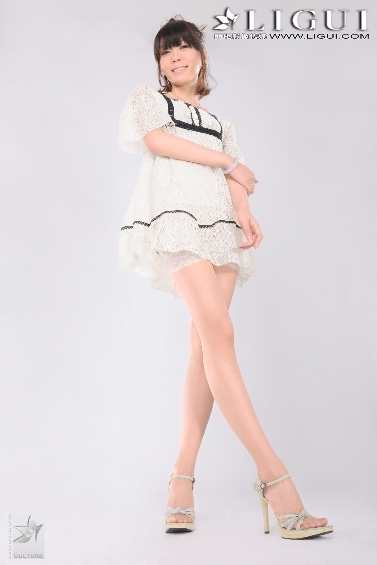 Model 樂樂《丝足美腿的诱惑》 上下合集 [丽柜LiGui] 美腿玉足写真图片-奶仔圈