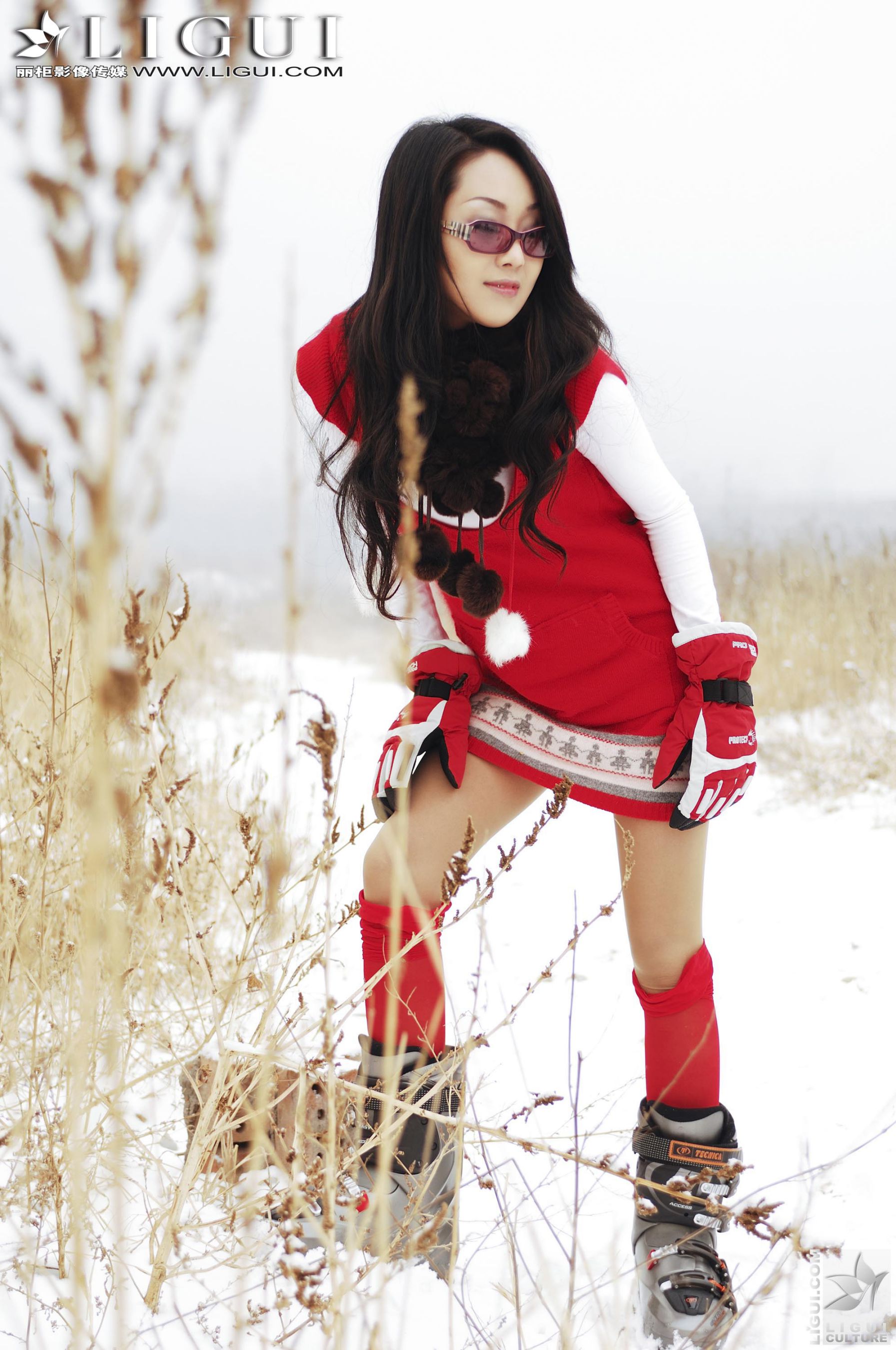 Model 琳达《雪地女郎丝足秀》上下合集 [丽柜LiGui] 美腿玉足写真图片-奶仔圈