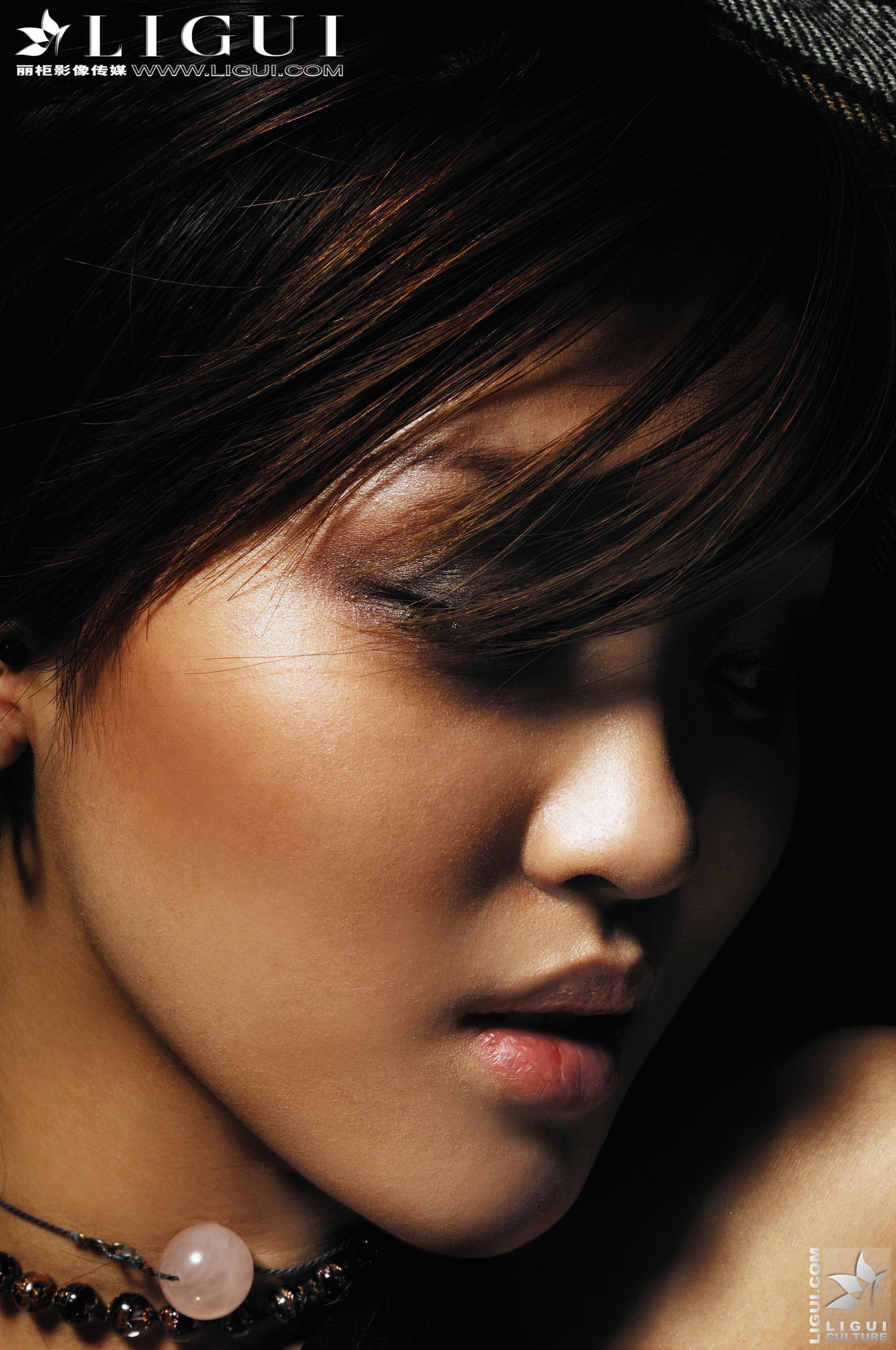 Model CC《玉足》 [丽柜LiGui] 美足写真图片-奶仔圈