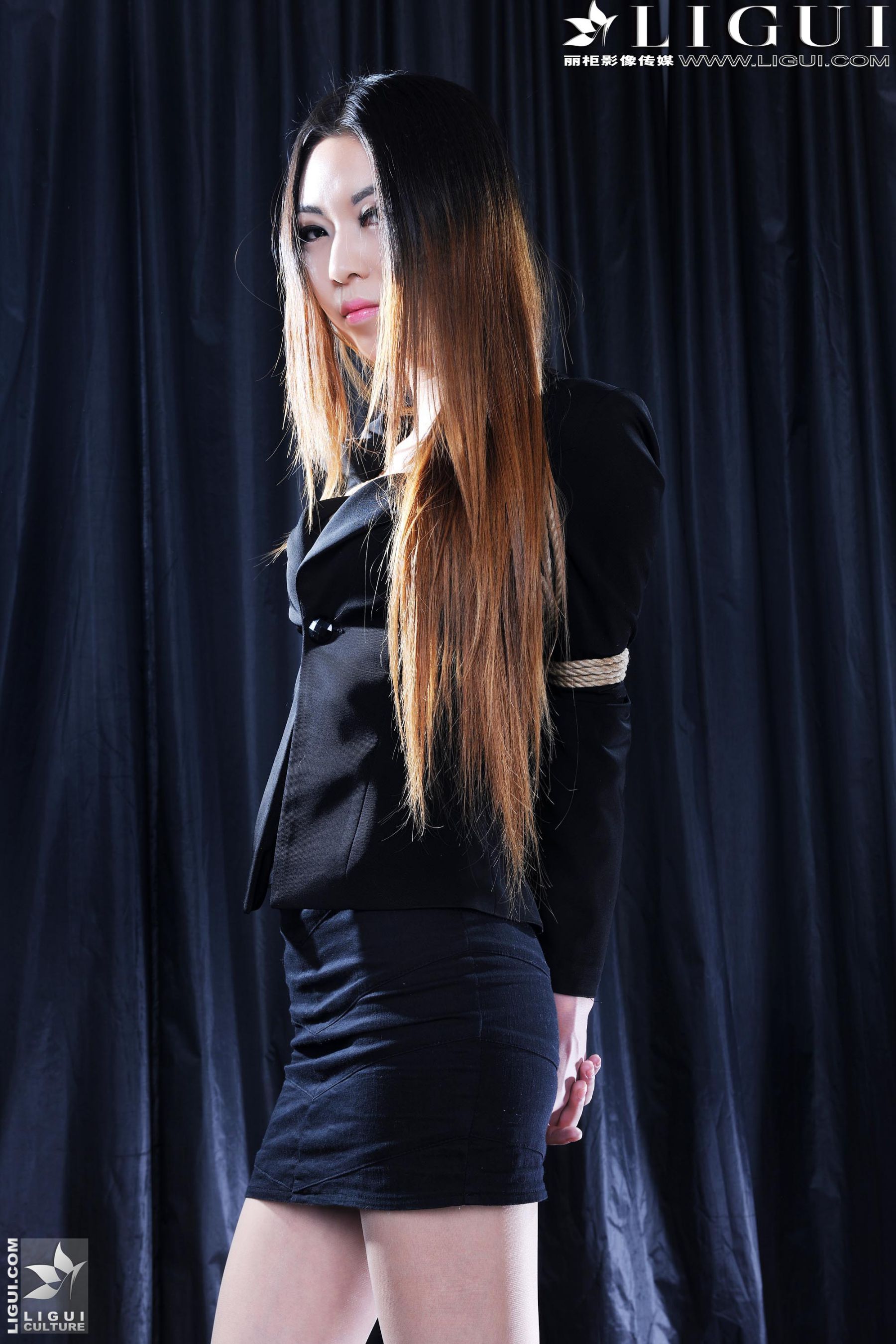 [丽柜美束LiGui] Model 文欣《制服捆绑系列》 美腿玉足写真图片_第3张