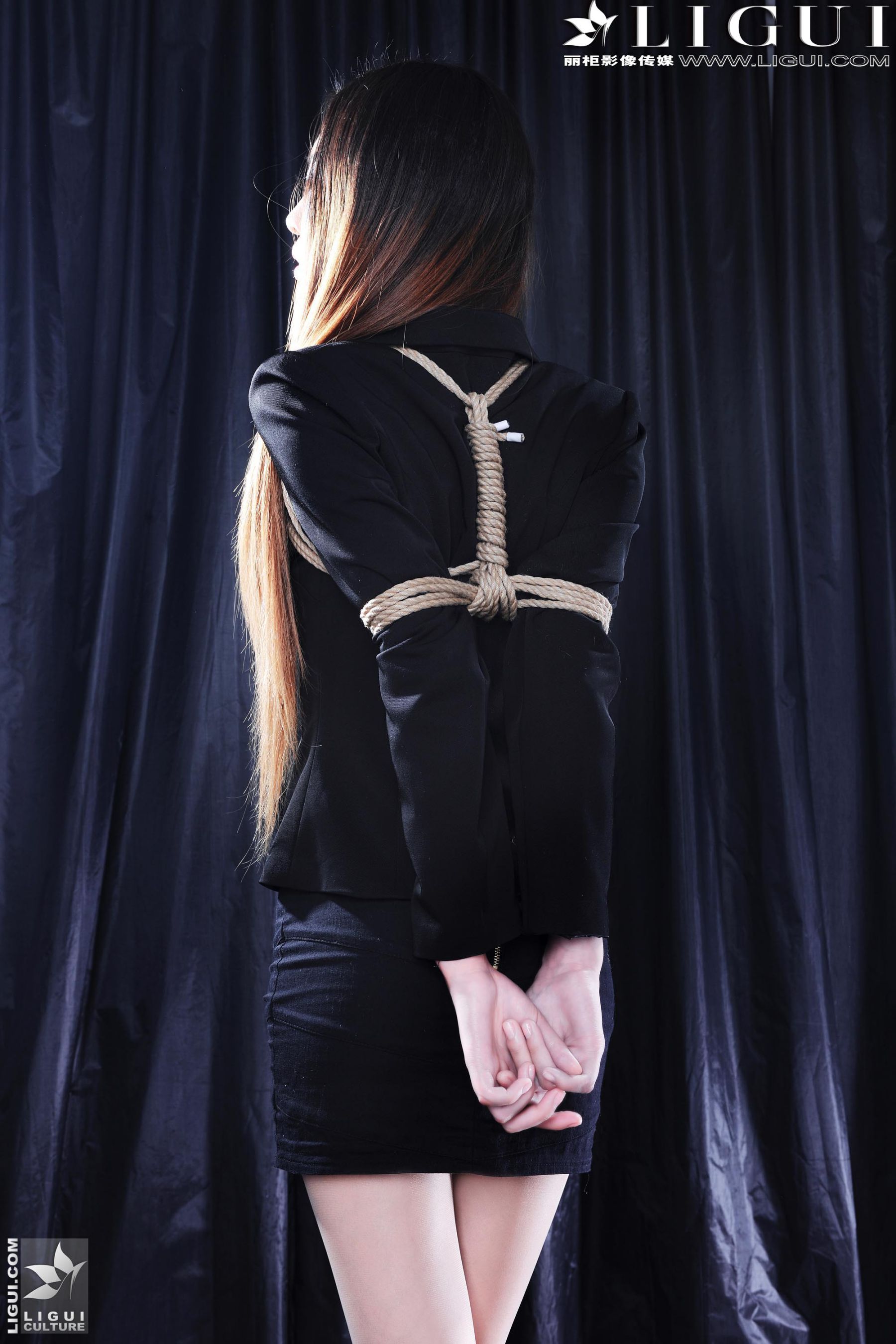 [丽柜美束LiGui] Model 文欣《制服捆绑系列》 美腿玉足写真图片_第5张