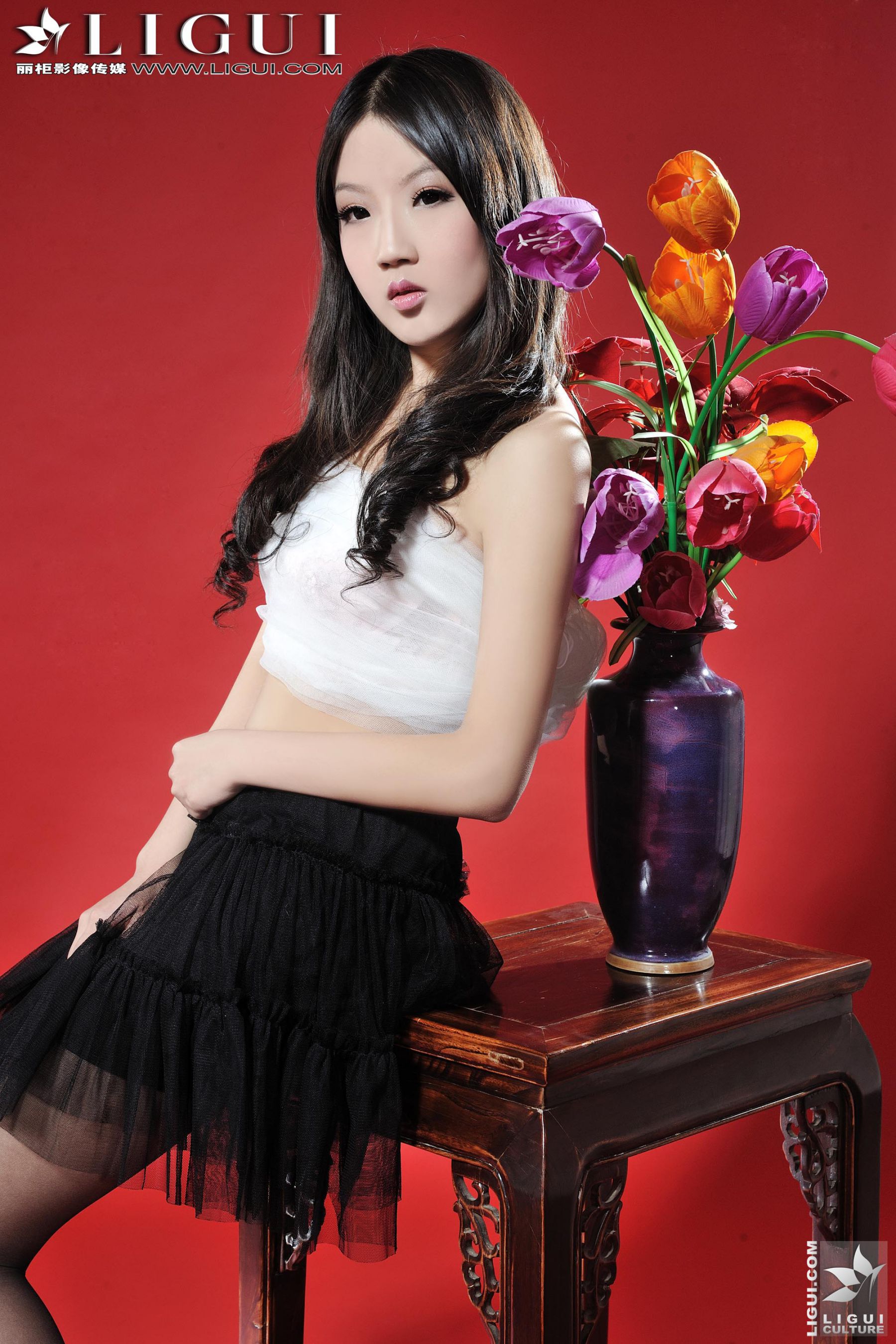 [丽柜贵足LiGui] Model 司琪《黑丝美足》美腿丝足写真图片-奶仔圈