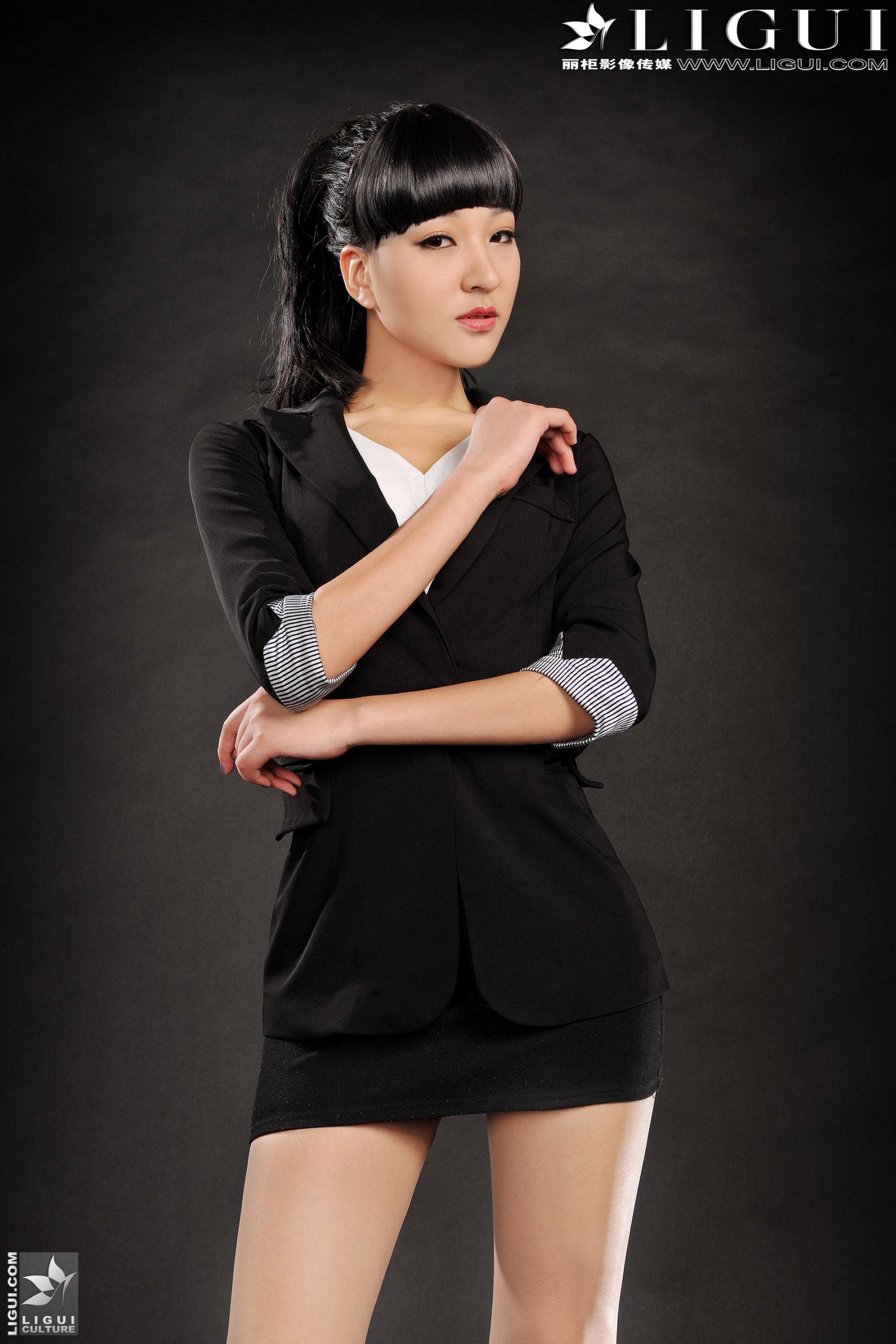 [丽柜贵足LiGui] Model Amily《OL职业装高跟美足》上下全集 美腿丝足写真图片-奶仔圈