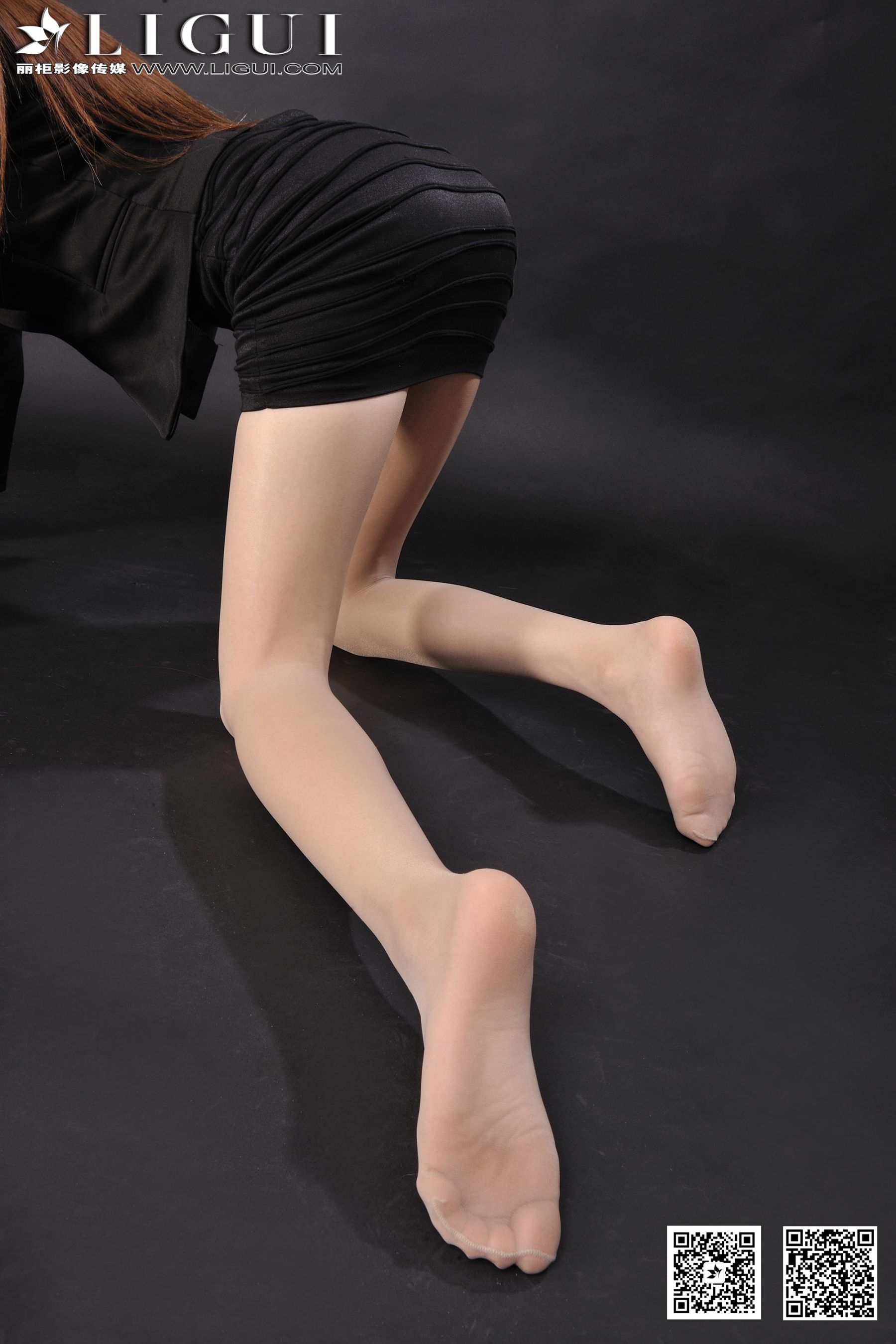[丽柜LiGui] Model 可馨《职场丽人肉丝袜美足》美腿玉足写真图片_第4张