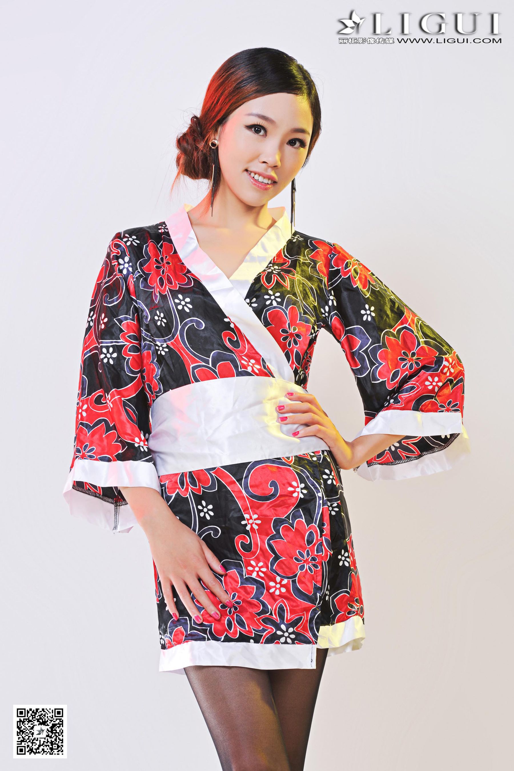 [丽柜LiGui] Model 微微《和服黑丝美足》美腿玉足写真图片-奶仔圈