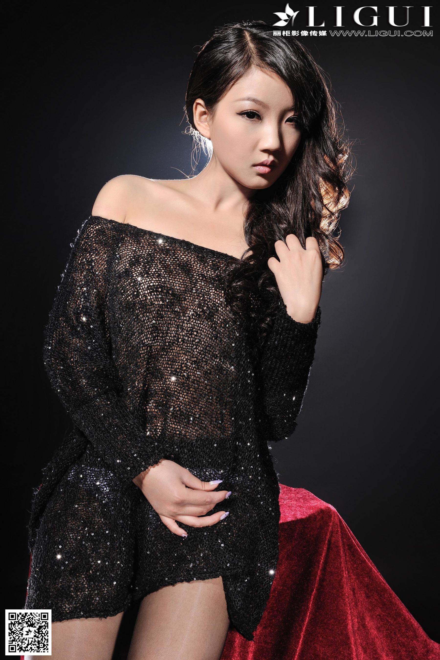 [丽柜LiGui] Model 司琪《贵美人黑丝美足》美腿玉足写真图片-奶仔圈