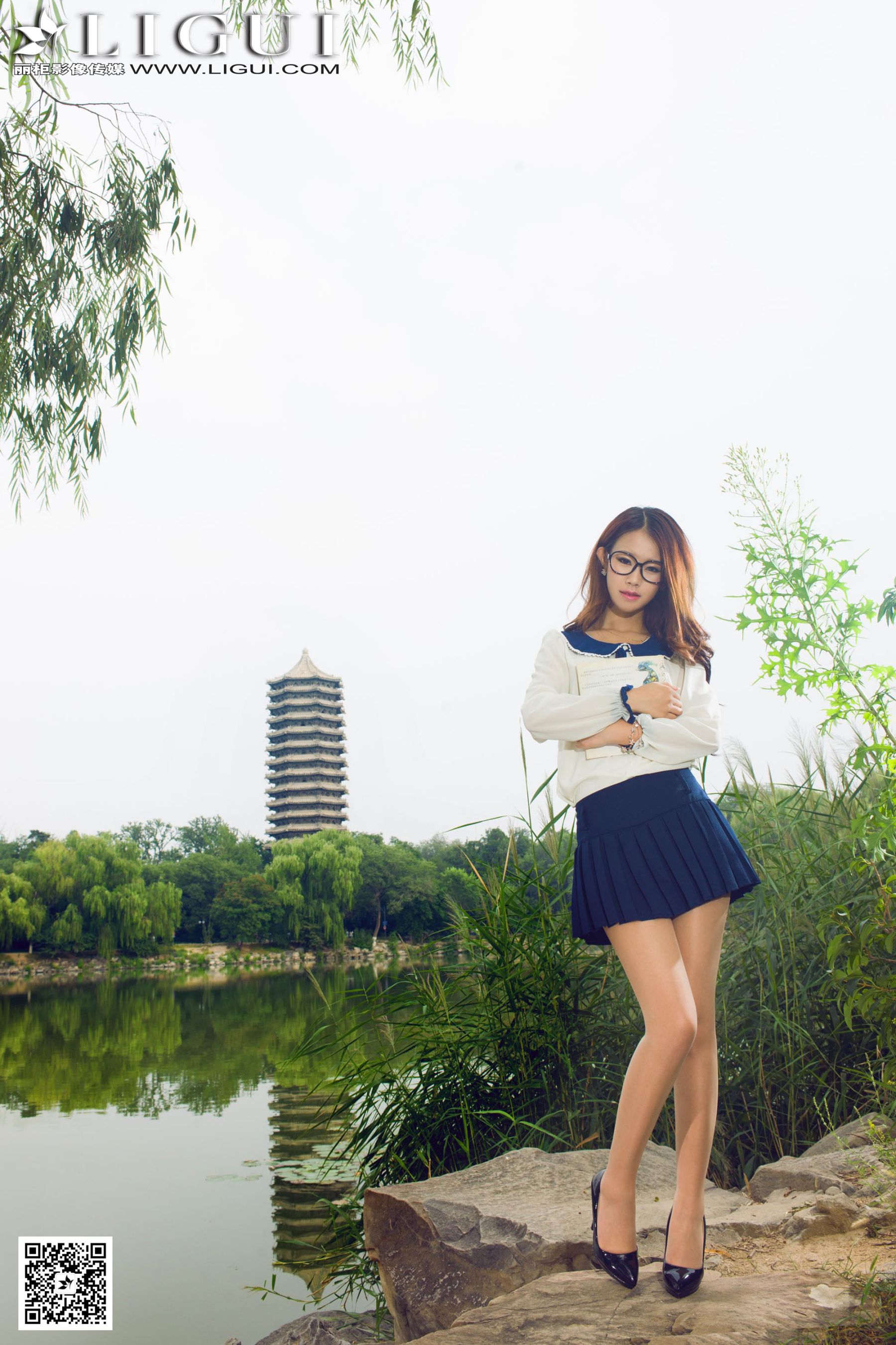 Model 语寒《校花女神公园美拍》上下全集 [丽柜LiGui] 美腿玉足写真图片-奶仔圈