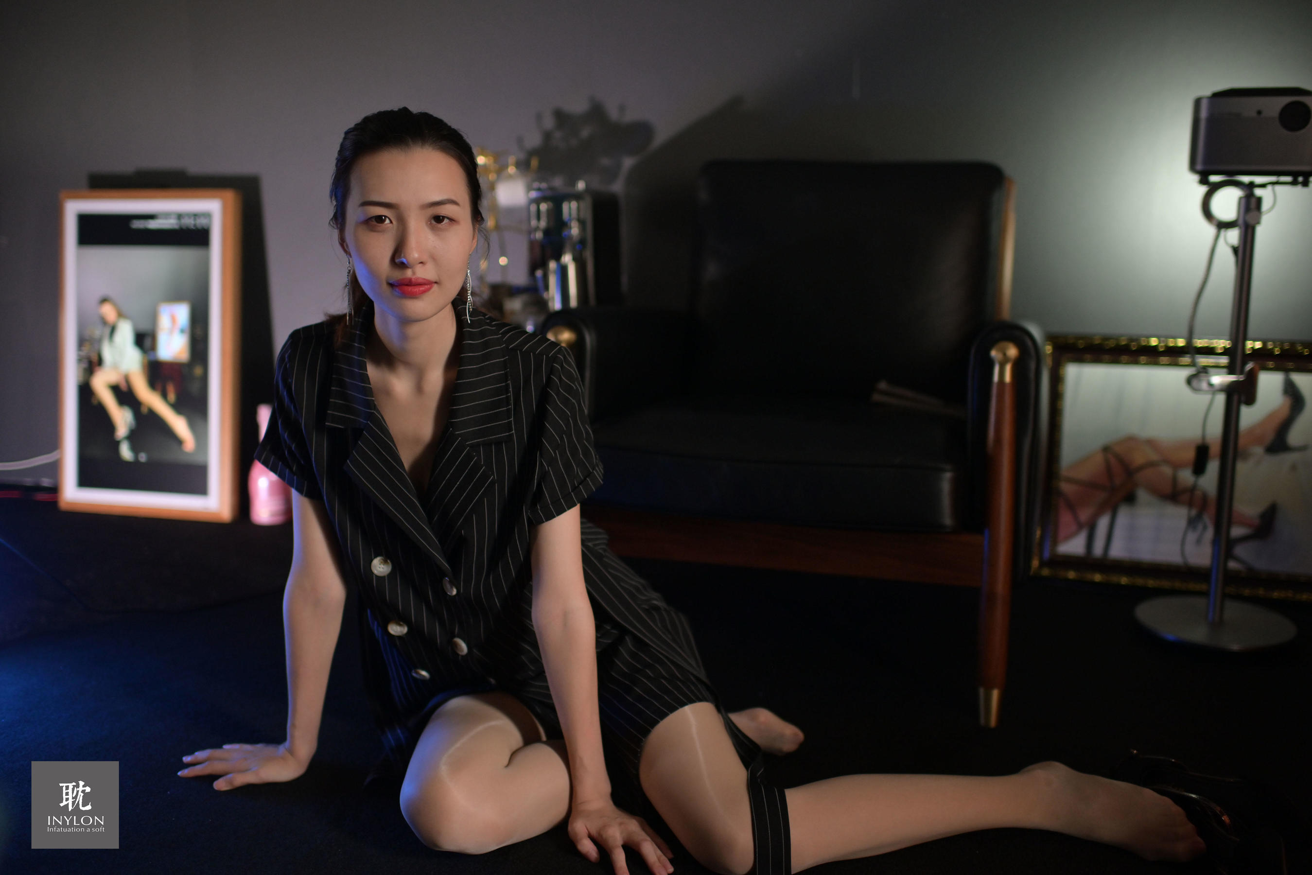 [IESS普惠集] 181 模特大妞 《大妞的马油袜II》-奶仔圈