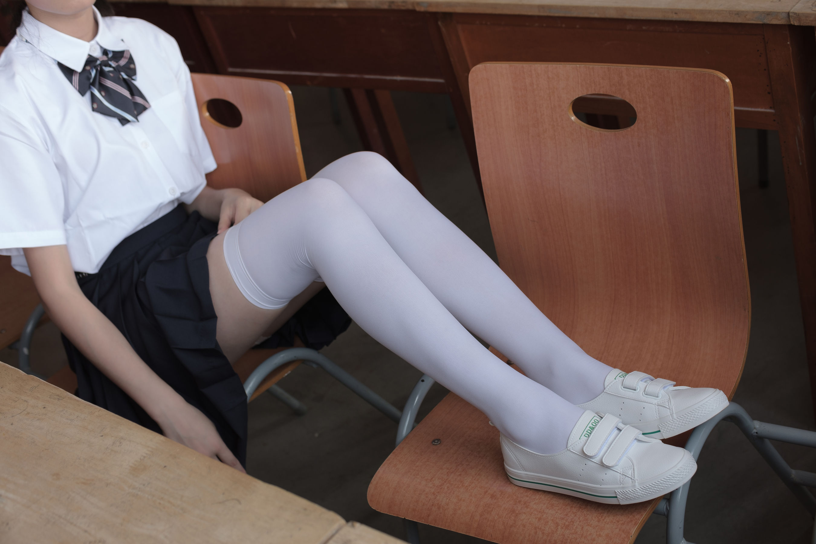 [森萝财团] [BETA-022] 教室里的JK白丝少女-奶仔圈