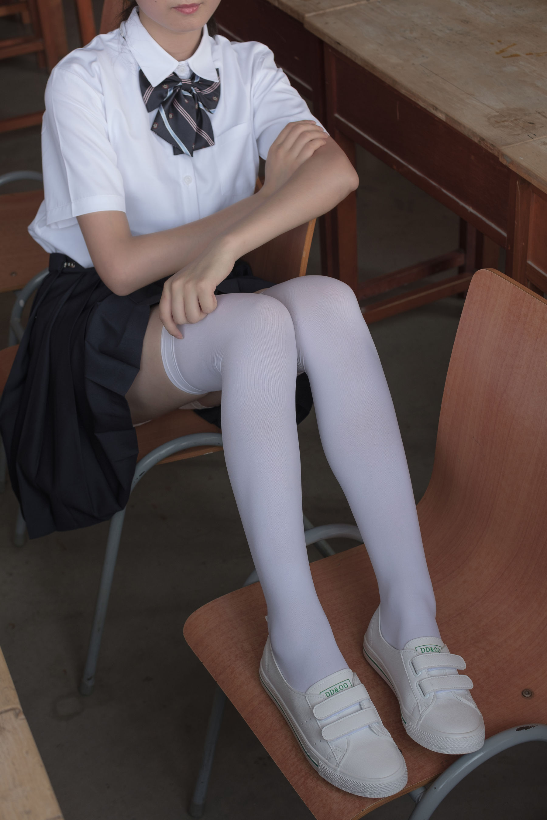 [森萝财团] [BETA-022] 教室里的JK白丝少女_第2张