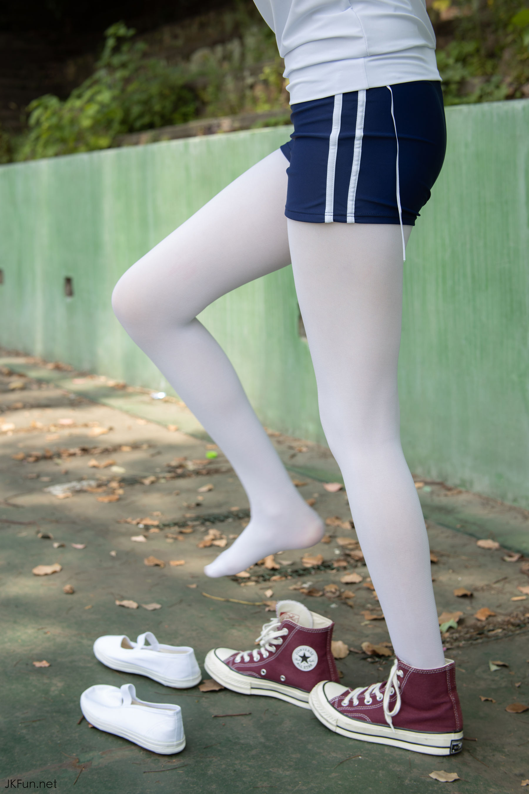 [森萝财团] Aika 80D白丝外景体操服_第4张
