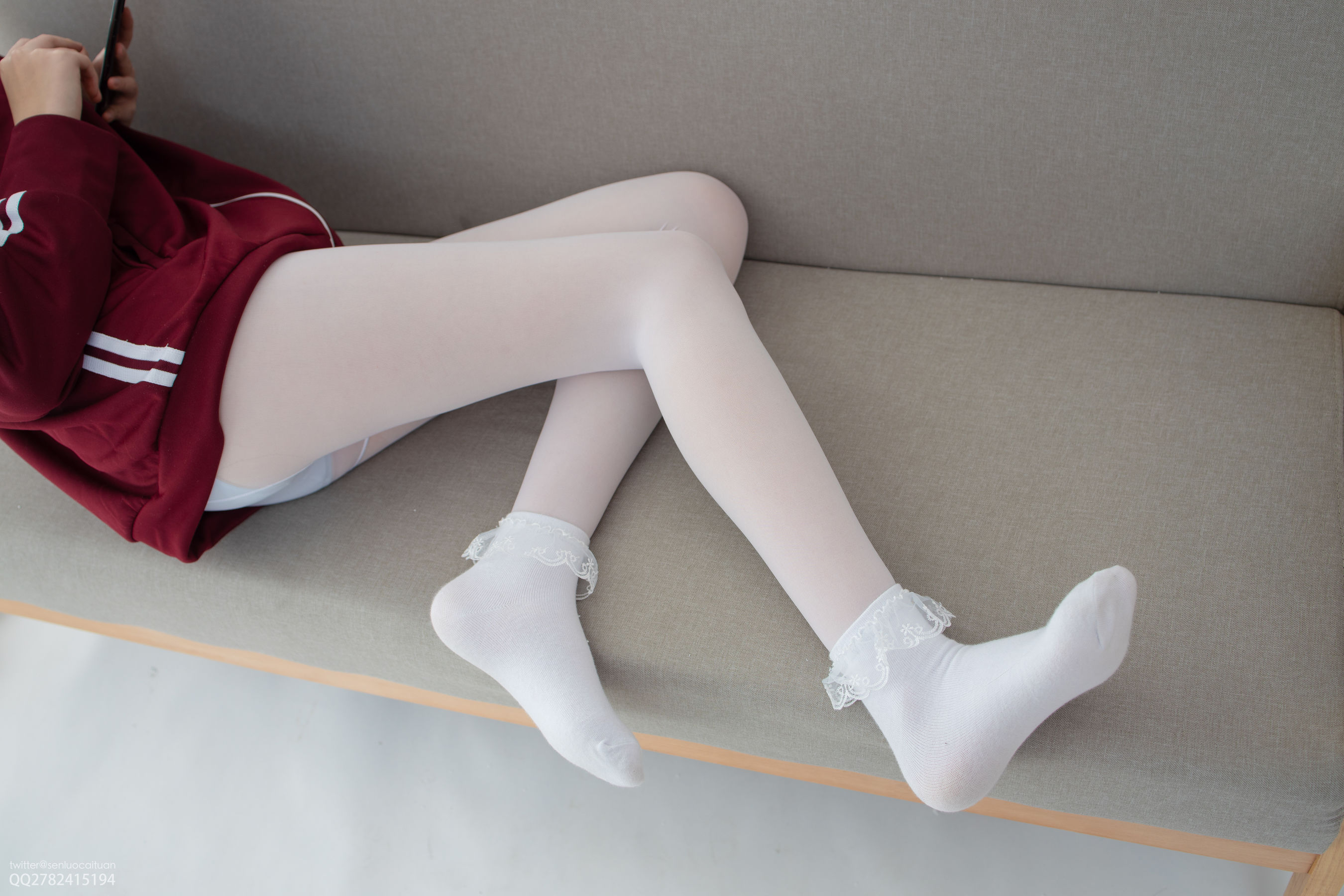 [森萝财团] JKFUN-058 Aika 白丝套蕾丝花边短袜_第4张