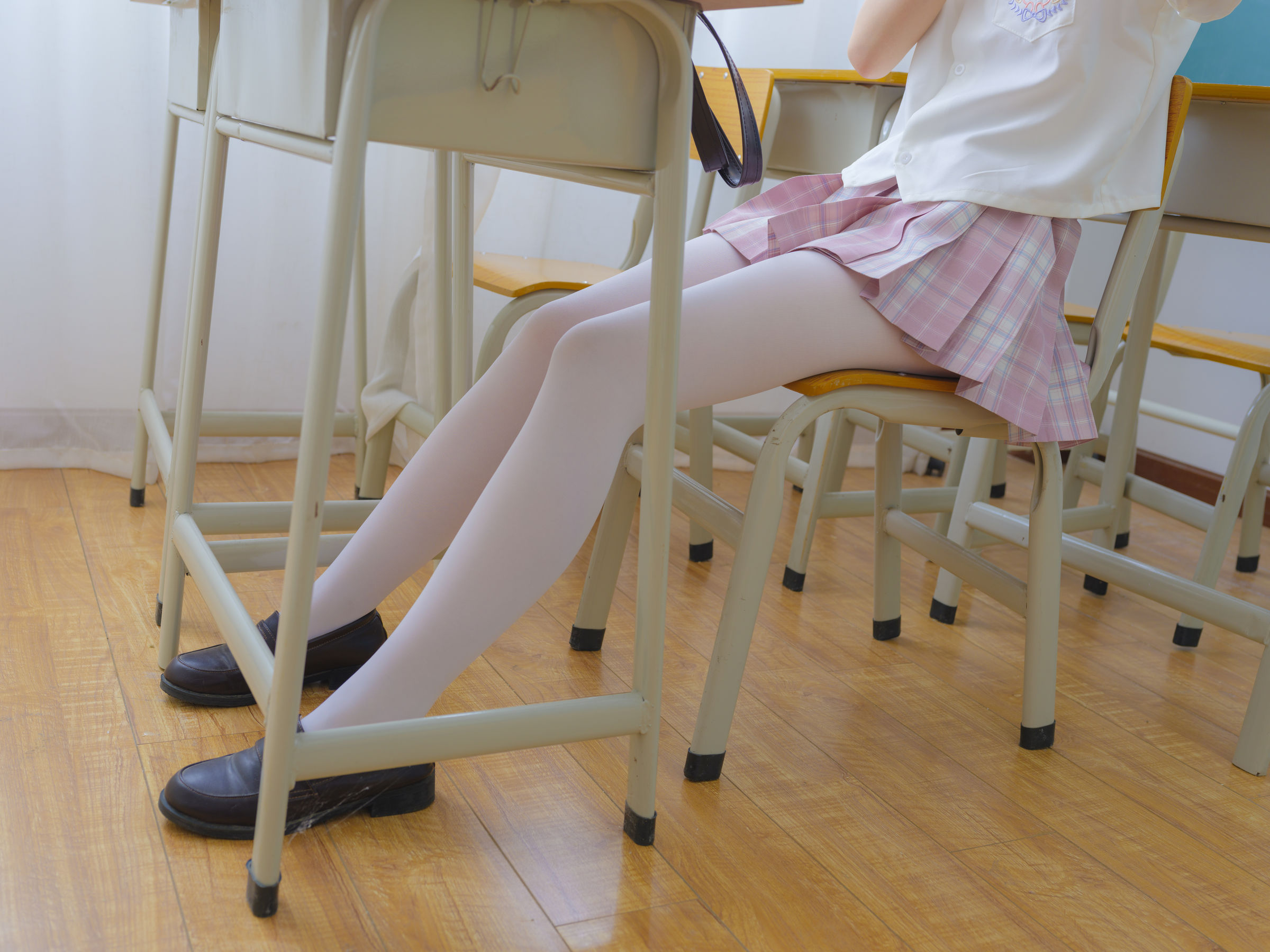 森萝财团写真 – 小圆 试拍 JKJK格子裙 50D-奶仔圈